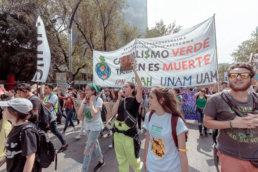 "Queremos futuro, no hidrocarburos": gritan jóvenes en calles de CDMX
