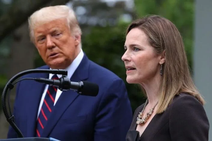 La nominada de Trump a la Suprema Corte y su partida de ajedrez frente a elecciones en EU