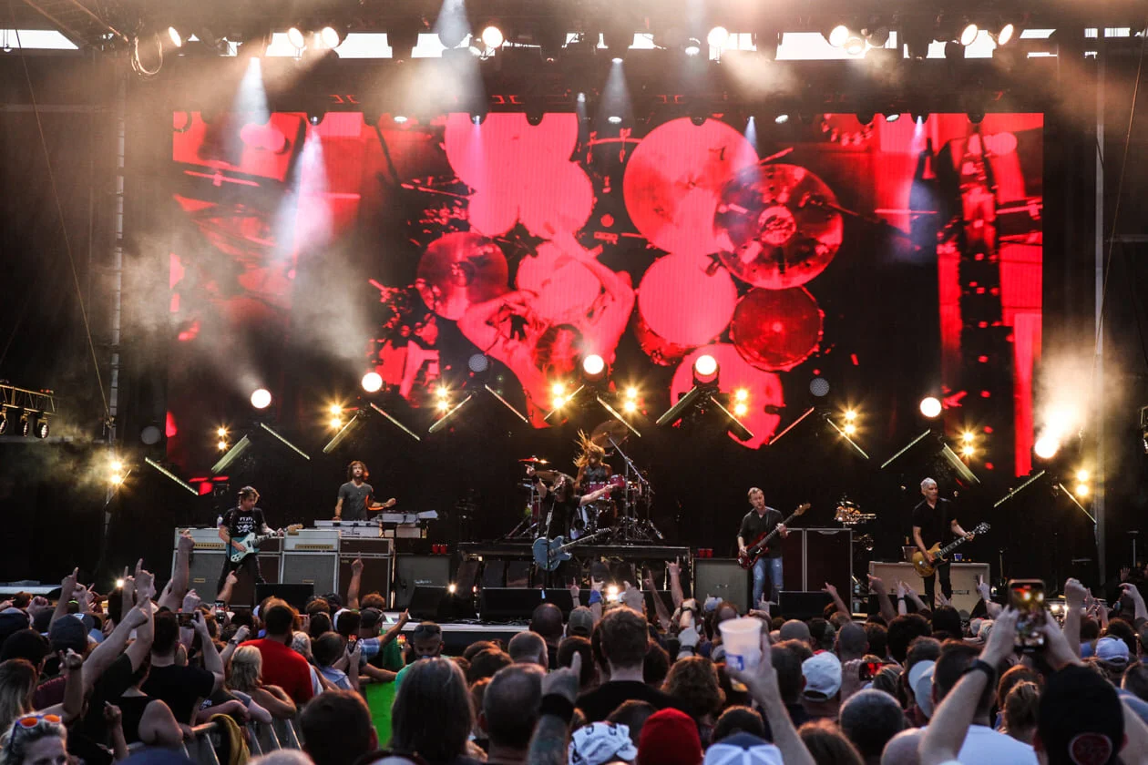 Foo Fighters rinde tributo a Dusty Hill, bajista de ZZ Top
