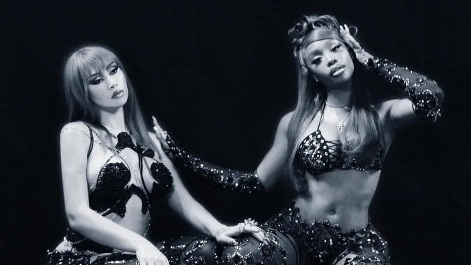 Kali Uchis y SZA 'on fire' en la nueva versión de "fue mejor"