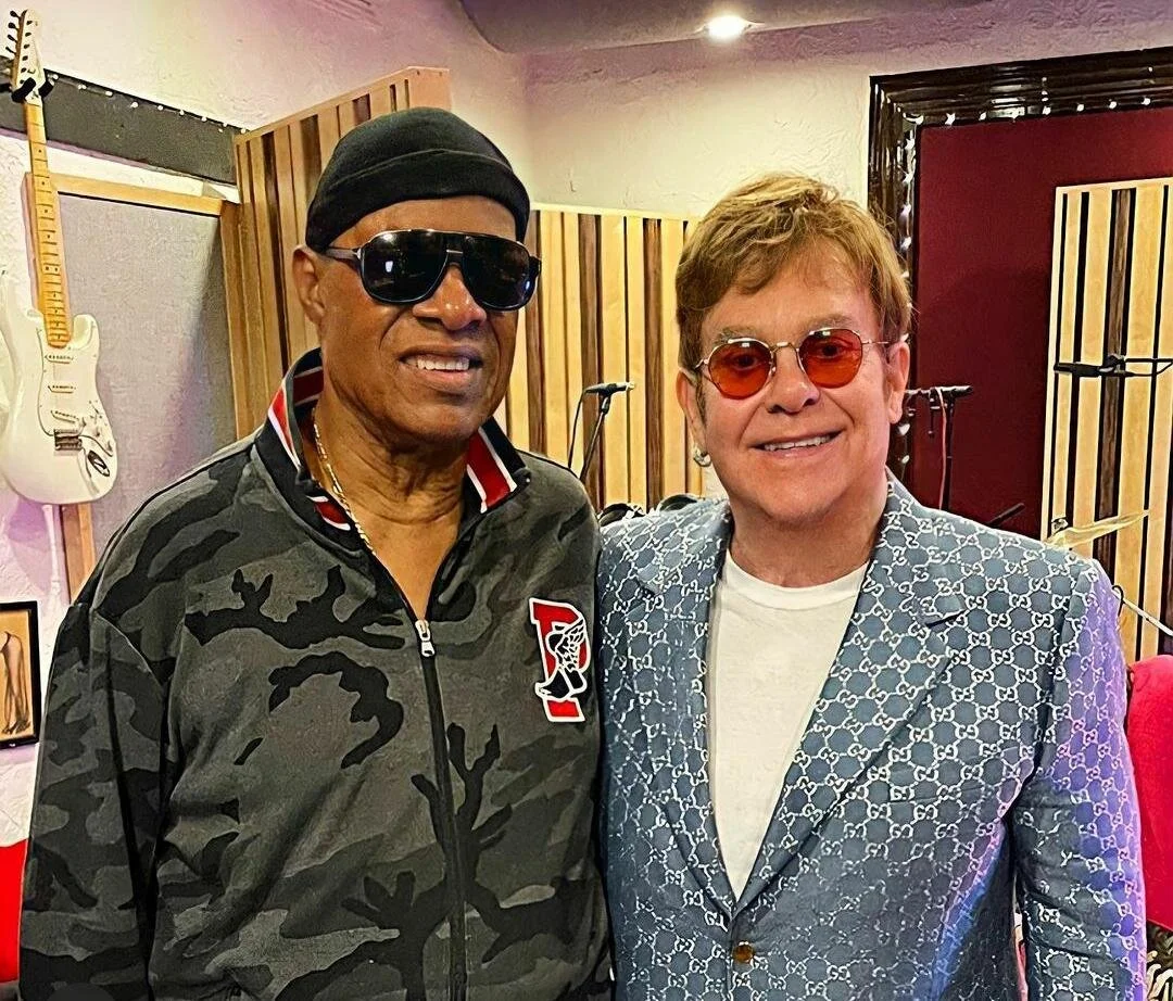 Nos vemos al final de la línea con Elton John y Stevie Wonder
