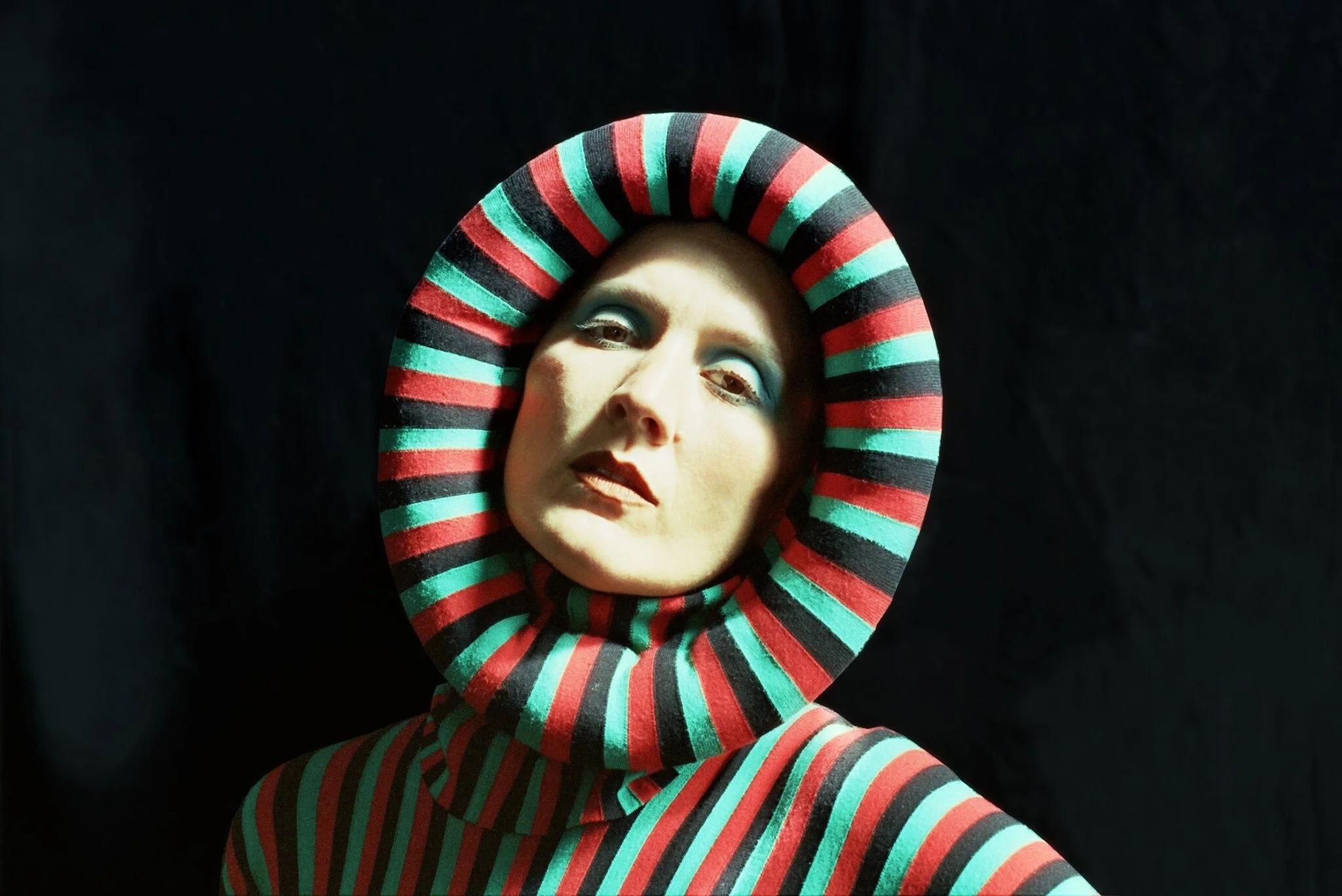 Cate Le Bon anuncia 'Pompeii' desde un lodazal de inquietud