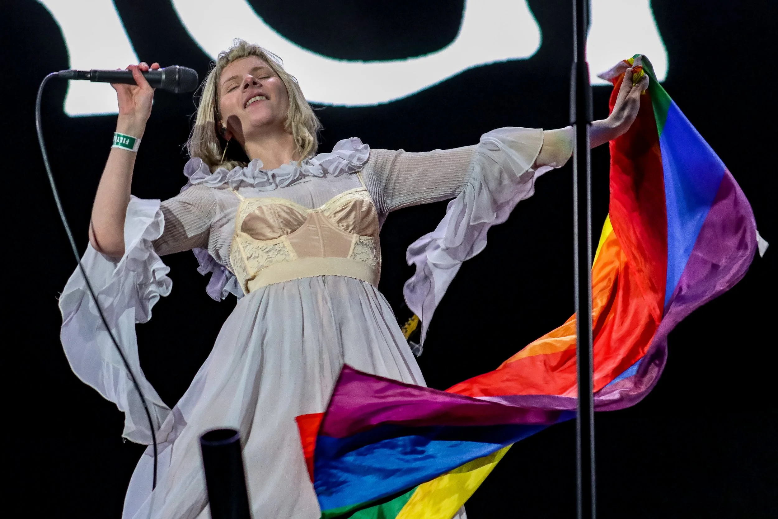 #Capital909: AURORA deslumbra con un show lleno de amor e inclusión