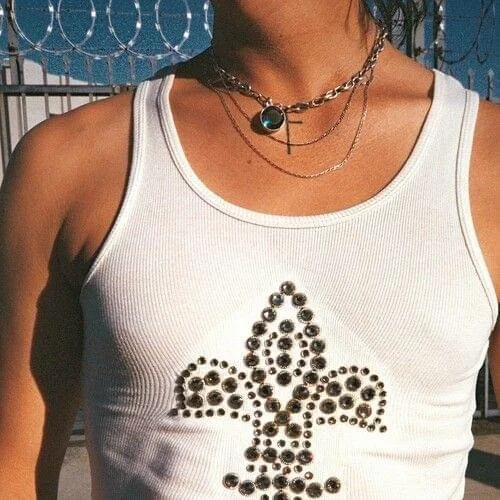 42. "Amores Droga"