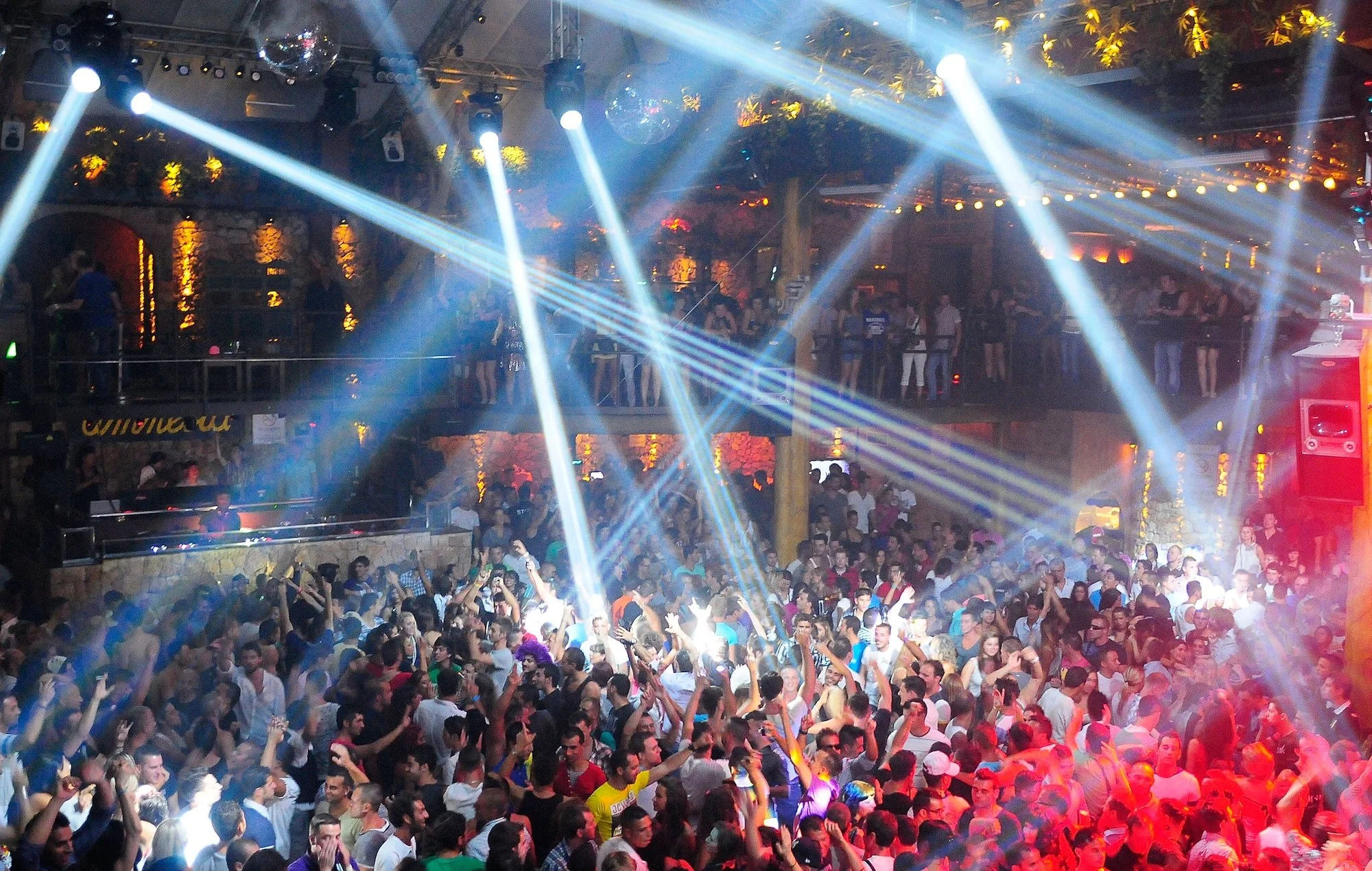 ¿El fin de una época? Organización exige bajar el volumen de la fiesta en Ibiza