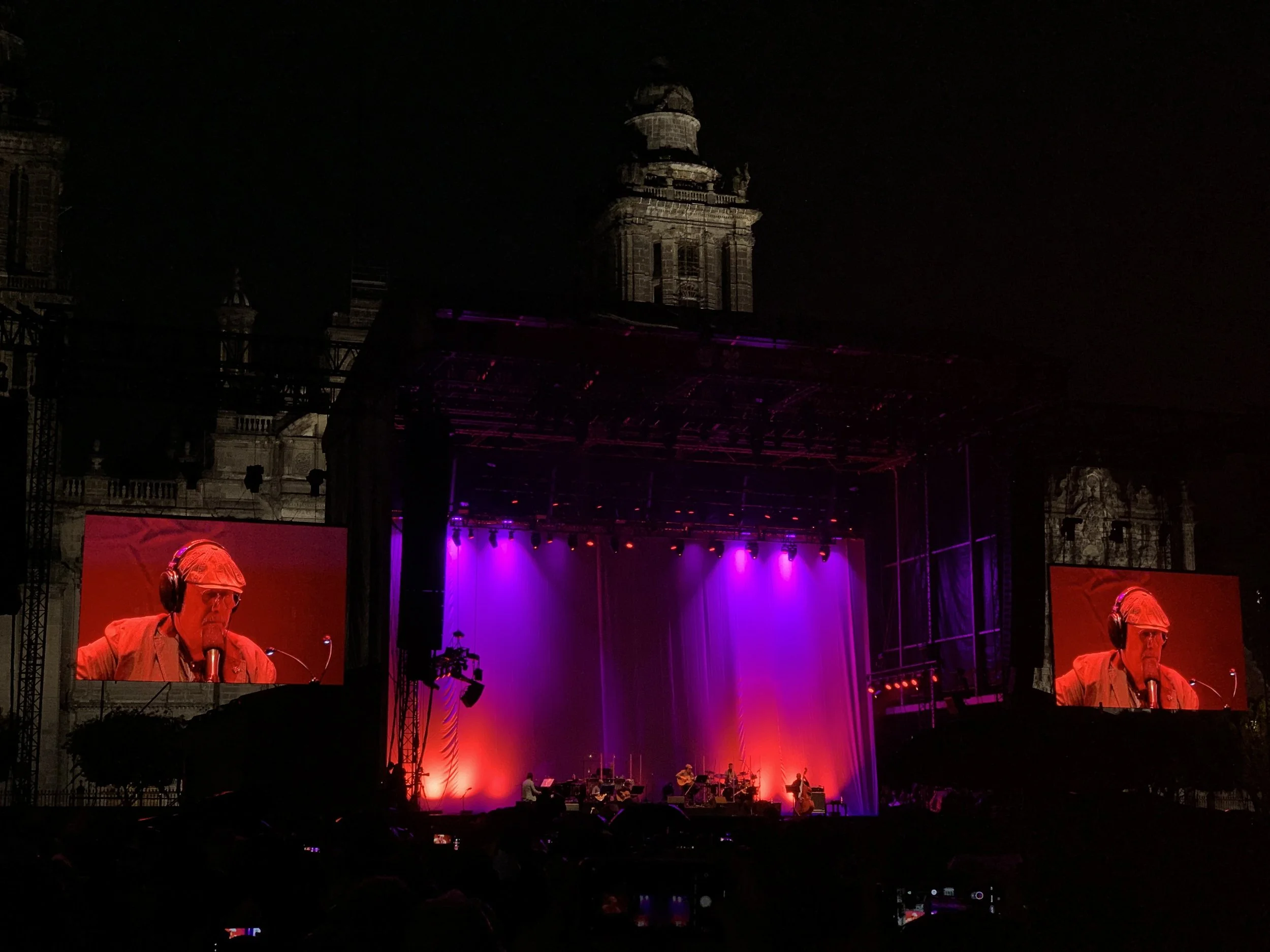 El Zócalo de la CDMX latió fuerte con Silvio Rodríguez y Vivir Quintana