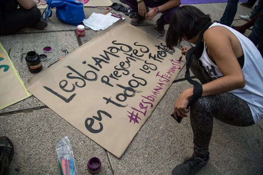 Primer manual de salud sexual para mujeres lesbianas