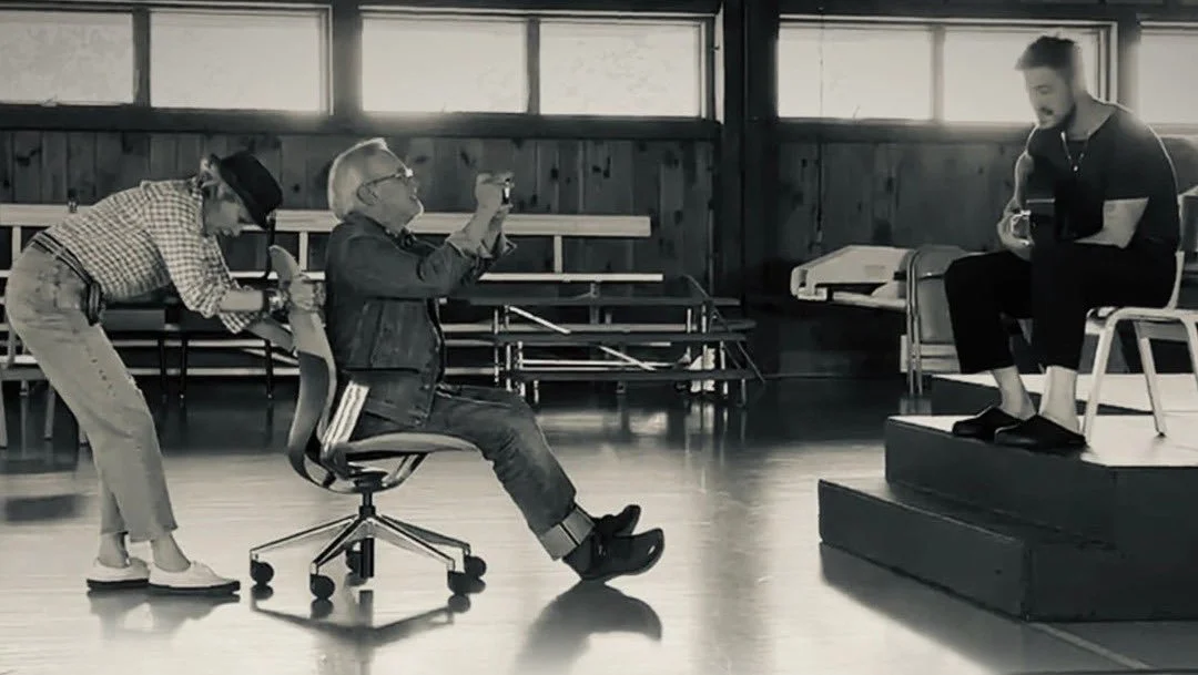 Steven Spielberg grabó un video musical para Marcus Mumford. ¿Con un celular?