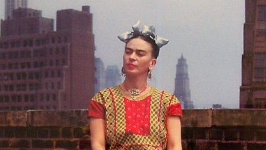 Activo camioneta cuestionario Familia de Frida Kahlo amenaza con demandar a Puma por ropa inspirada en la  artista — IBERO 90.9