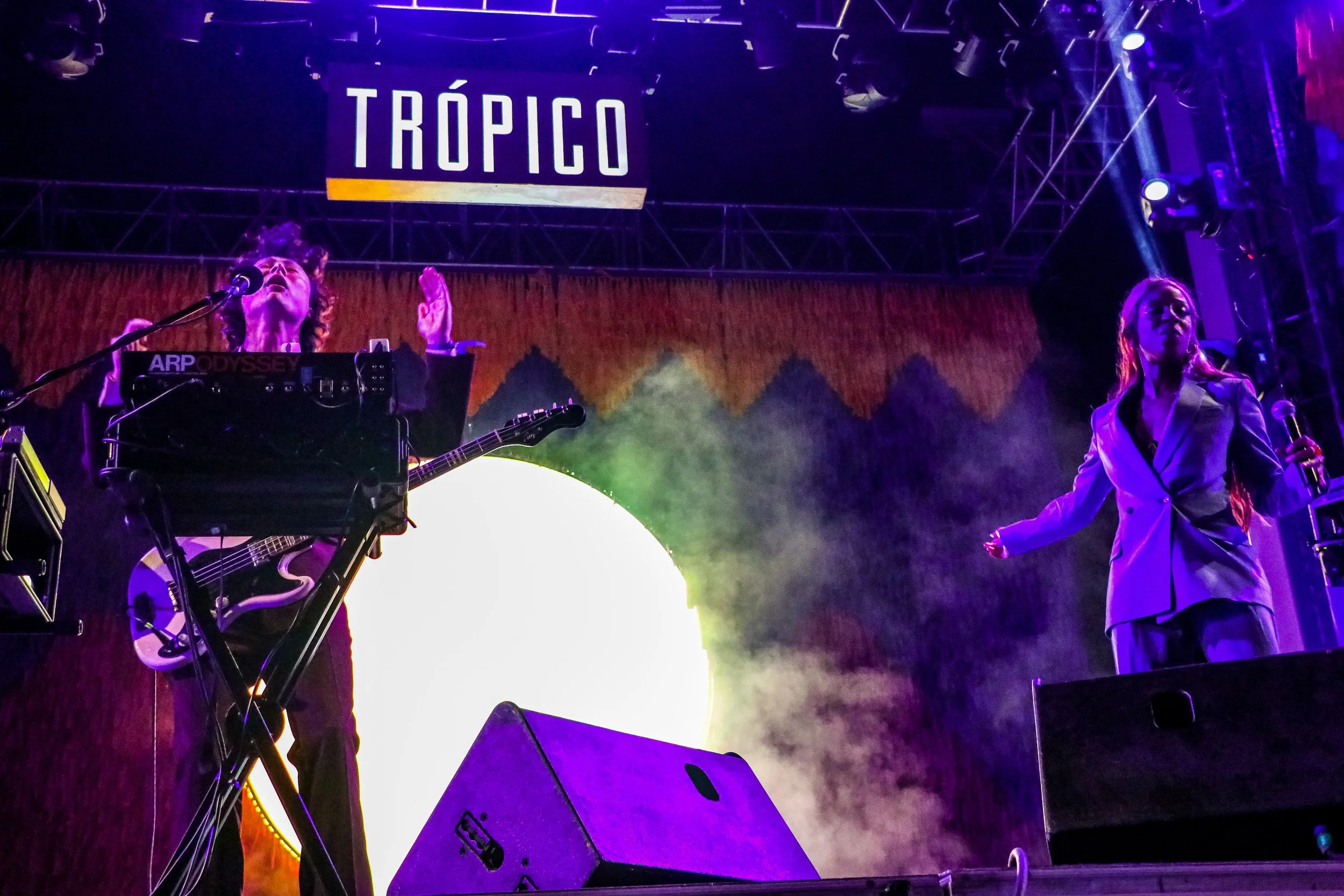 Un performance de baile, humor y energía: Charlotte Adigéry y Bolis Pupul en Trópico 2022