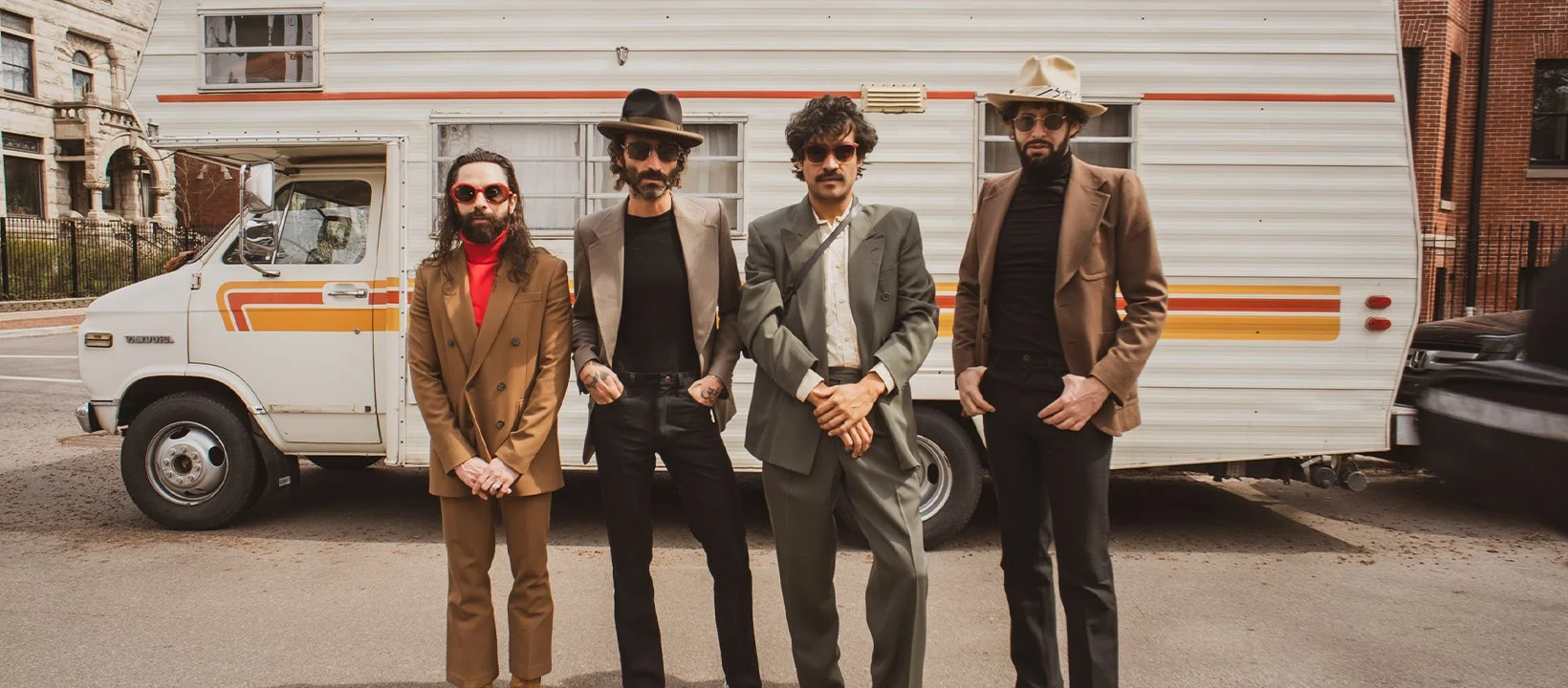 Adanowsky, El David Aguilar, Jay de la Cueva y Leiva lanzan “Soy un Guapo”