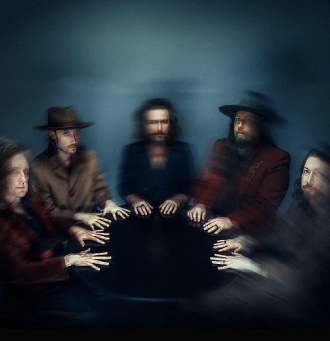 Portada del disco is de My Morning Jacket.