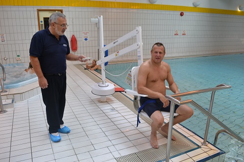 splash-pool-hoist-therapy.jpg