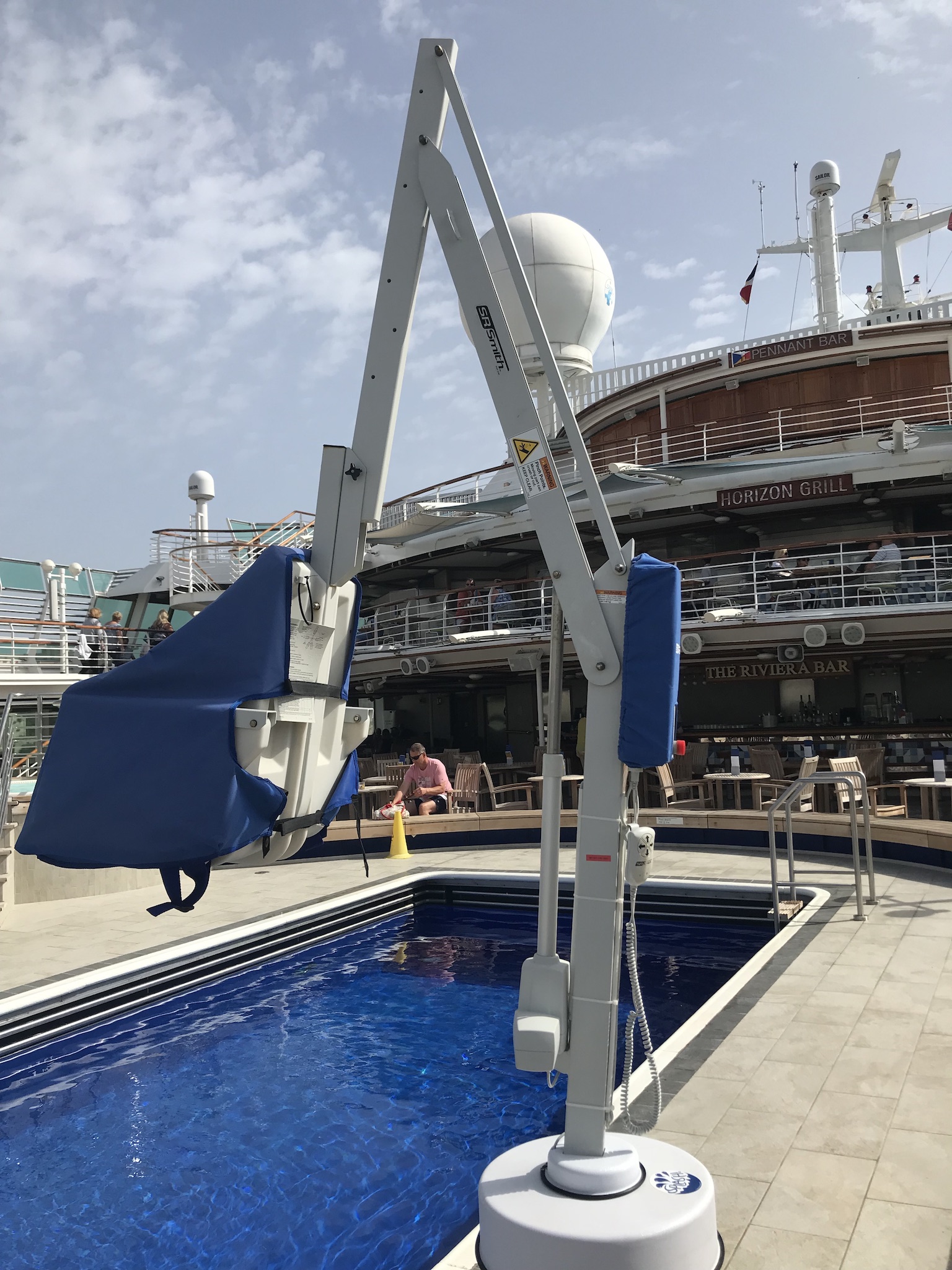 splash-extended-reach-hi-lo-cruise-ship-rmt-pool-lifts.jpg