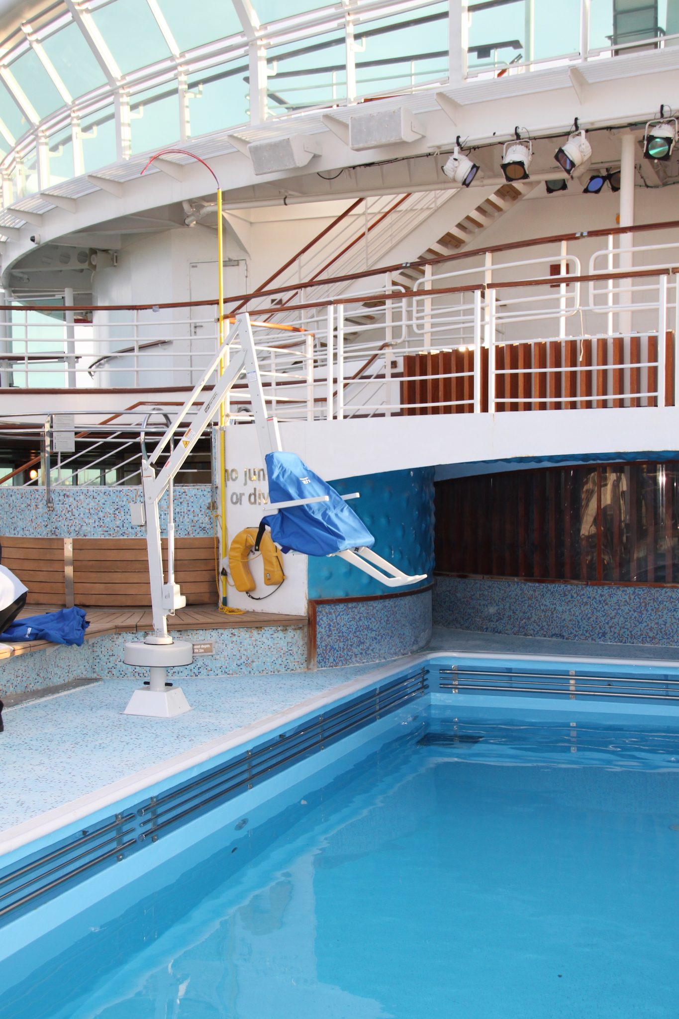 splash-pool-hoist-cruise-liner.JPG