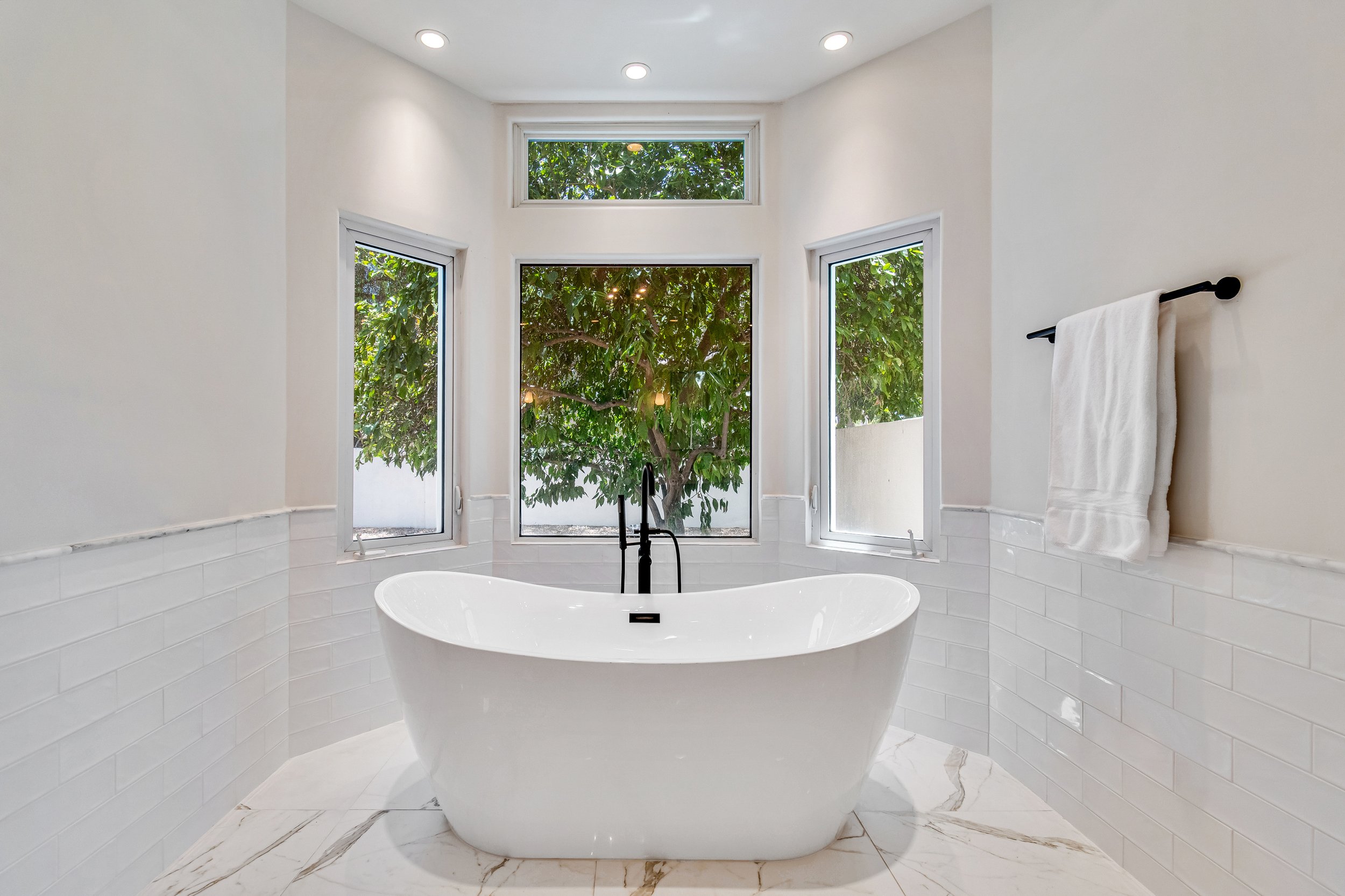 masterbathtub2.jpg