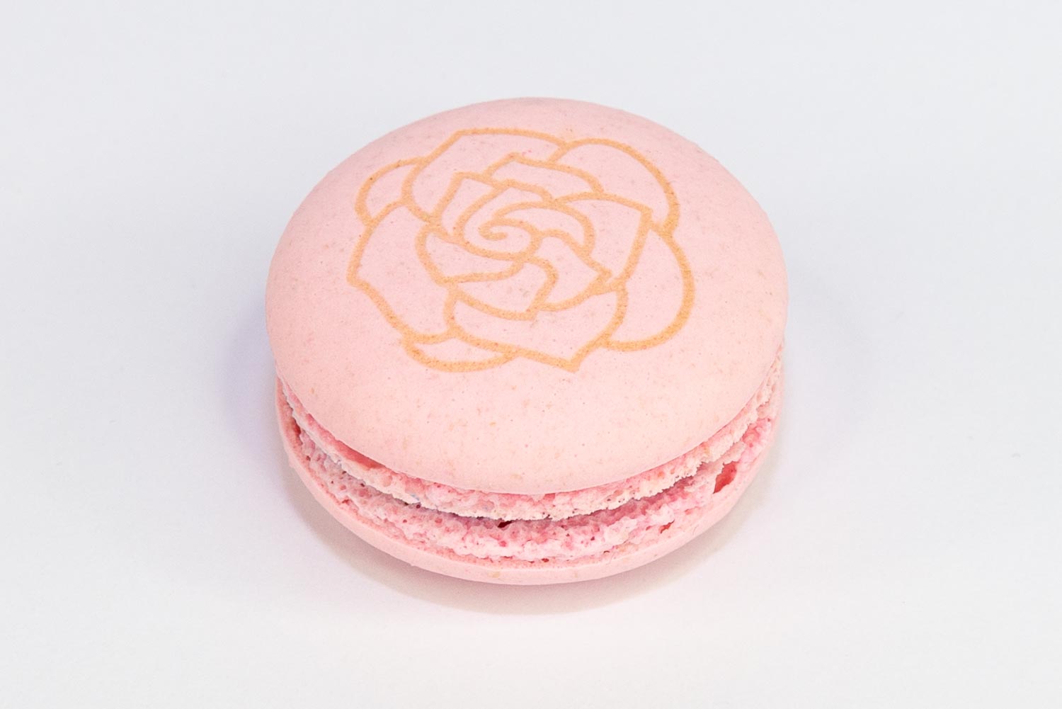 a flower engraved on a macaron