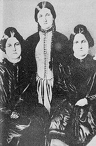 198px-Fox_sisters with leah.jpeg