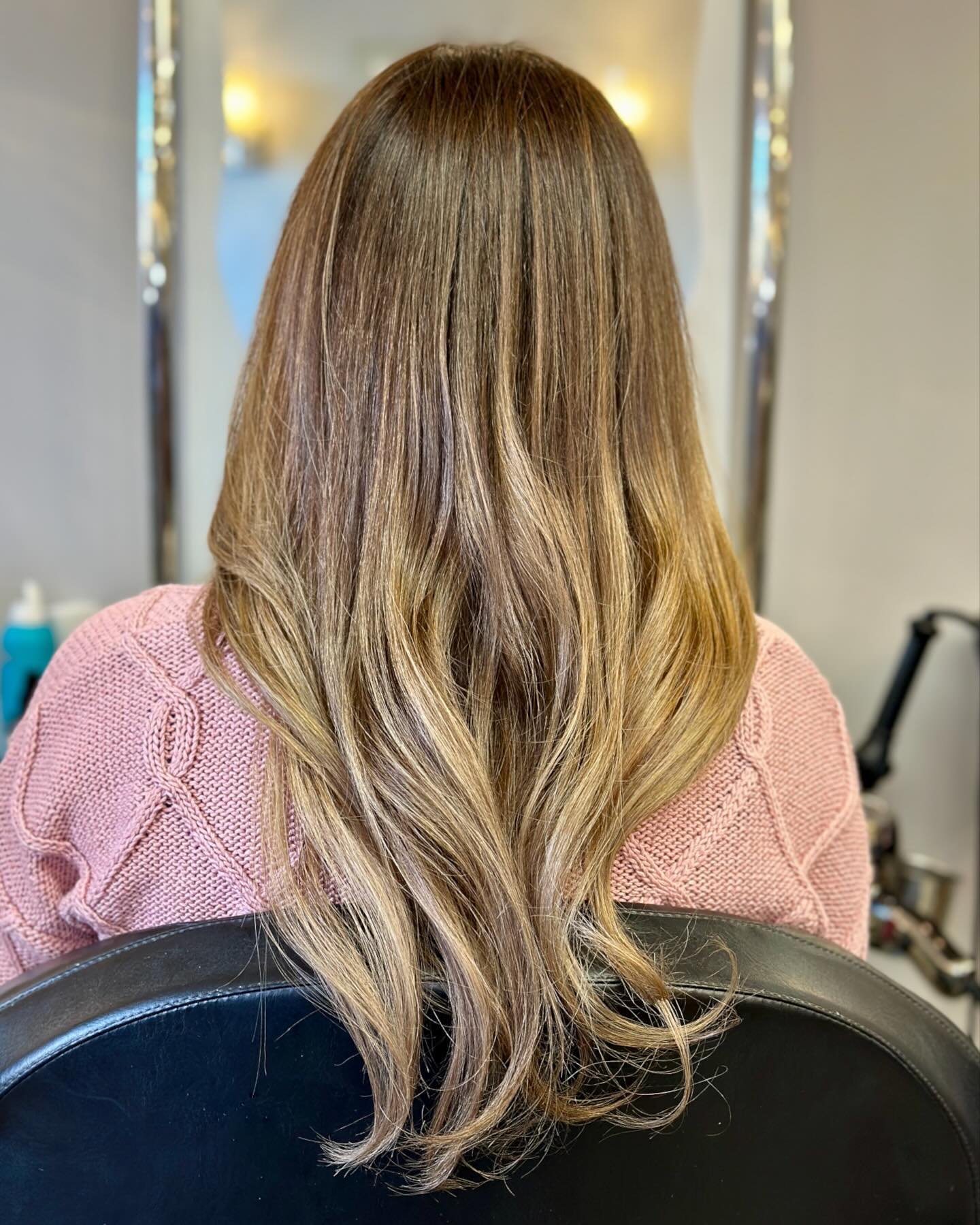 👉🏽 Swipe for a before 

Balayage and haircut to get ready for spring 🌼

#northernvirginiamagazine #northernvirginiahairstylist #northernvirginiahairsalon #northernvirginiahair
