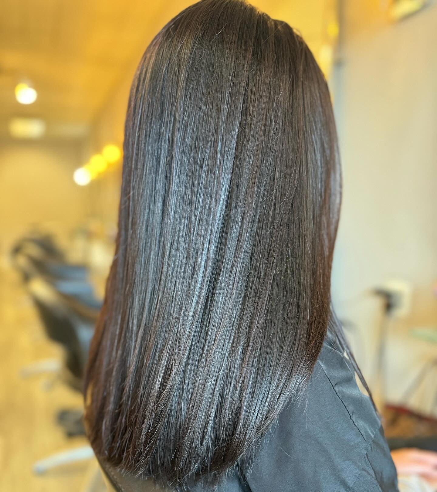 What is a Glaze? It is an ammonia and peroxide free color deposit. It adds extra moisture, shine, and color while taming frizz and flyaways in the process! 

Why should you get one? It adds shine and luster to dull hair, making your hair look healthi