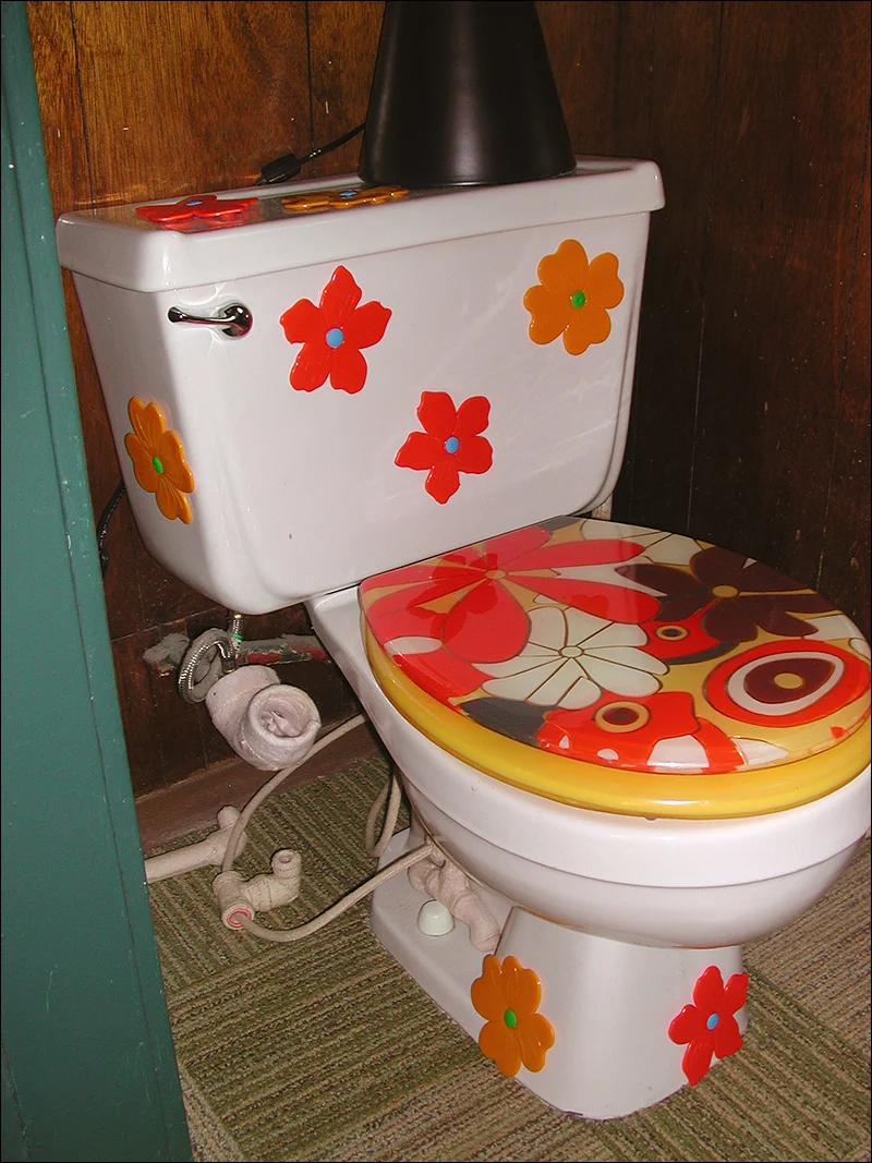 ToiletRoom_11.jpg