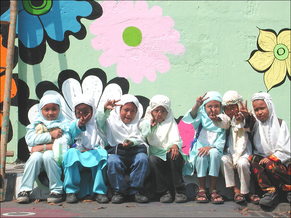 Megan----girls-in-Muslim-clothes-in-front-of-mural.jpg
