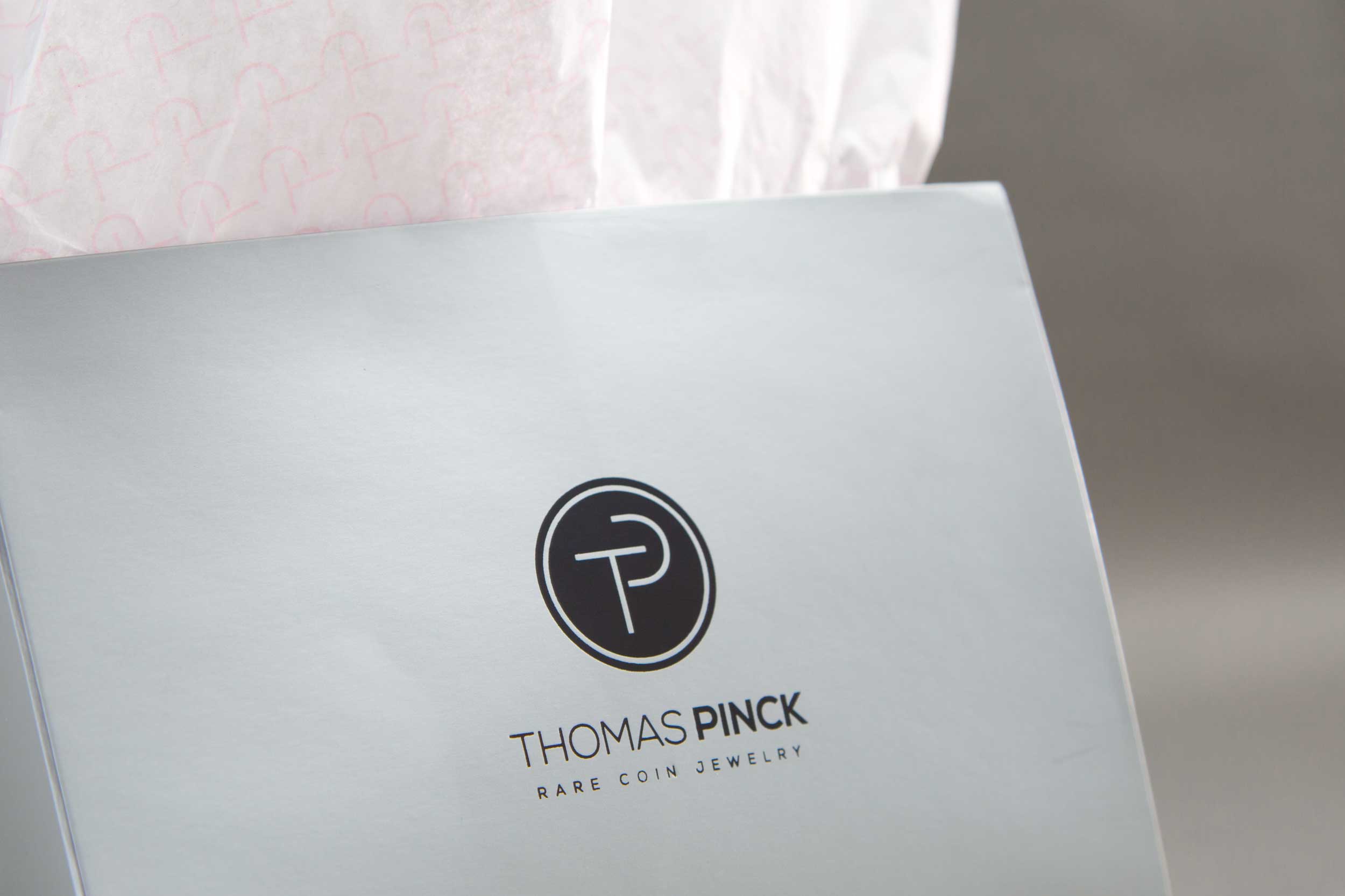 Thomas Pinck silver euro bag that customers receive when making a purchase.