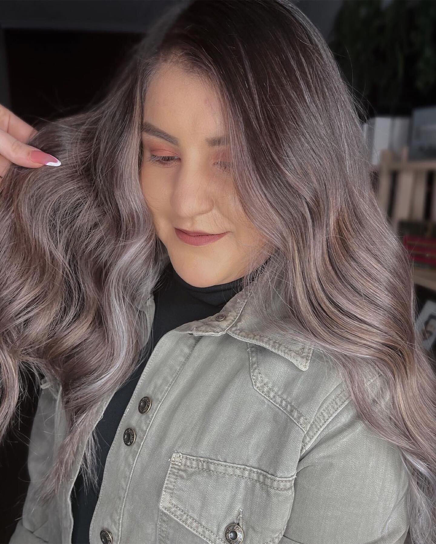 Repost from @naomicirenahair
&bull;
one of my favorite things is when someone sits in my chair and tells me they&rsquo;ve never colored their hair before. Not just because working on virgin hair is a dream 😂 but because I feel so honored that I get 