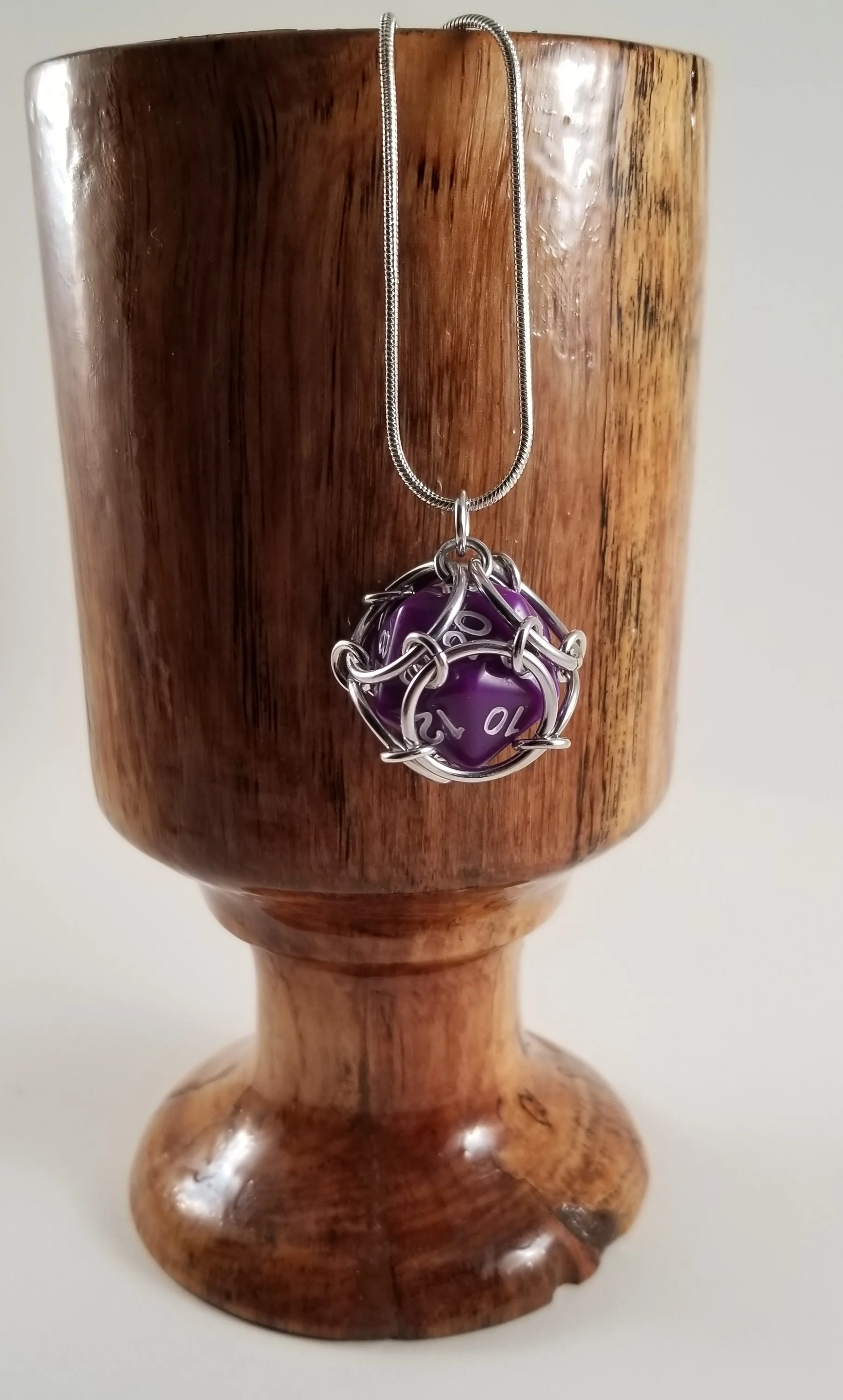 Pendant- d20 Purple