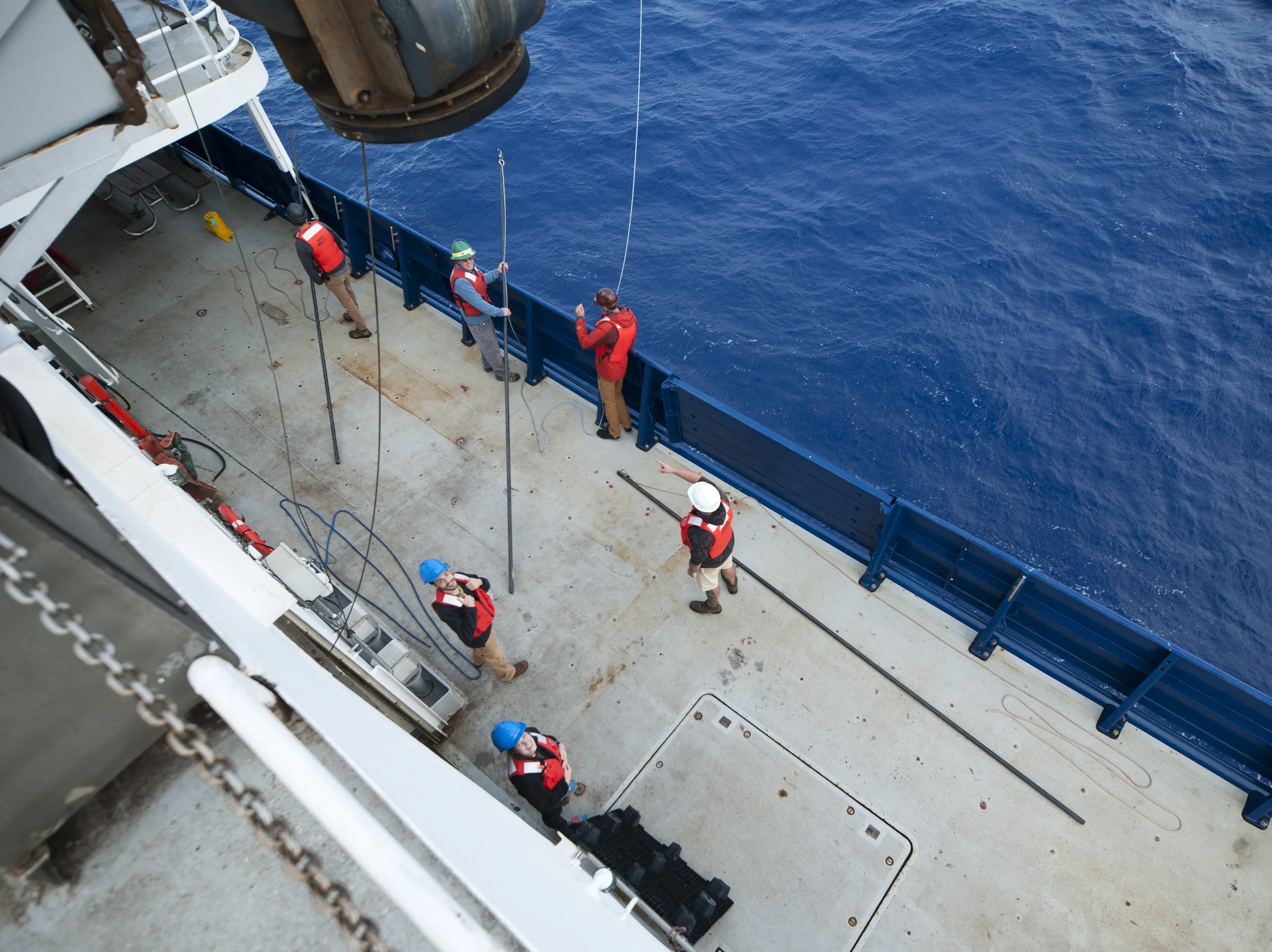  Hands at the ready for an OBS recovery aboard the R/V Revelle for the Old ORCA experiment. 