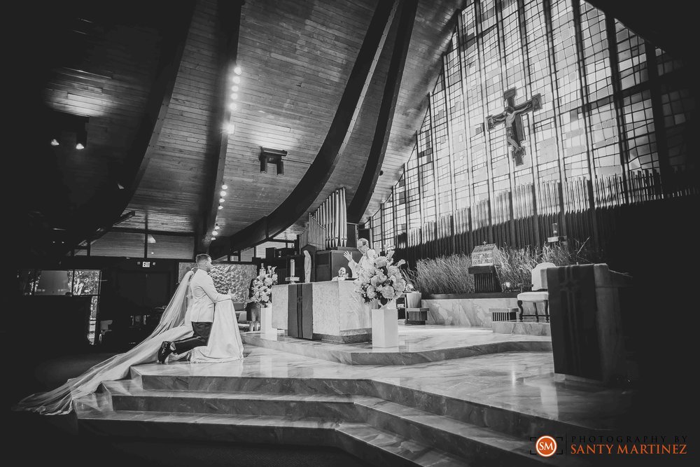 Wedding - St Hugh Catholic Church - Rusty Pelican - Key Biscayne - Photography by Santy Martinez-24.jpg
