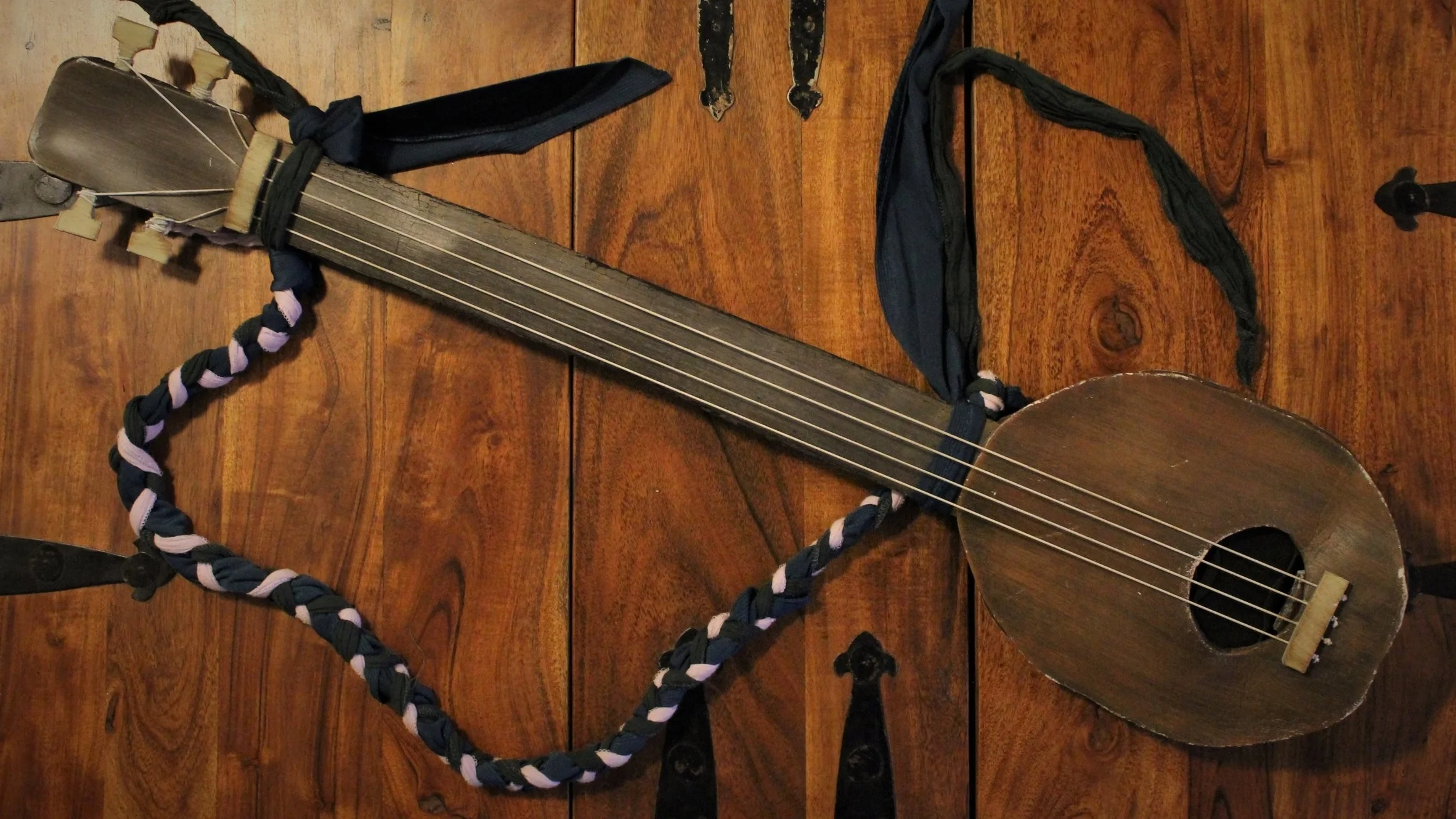  Foam Electronic LARP-safe mp3 Enabled Lute - Crafted for  GLARP: Rendezvous at the Rogue’s Respite  
