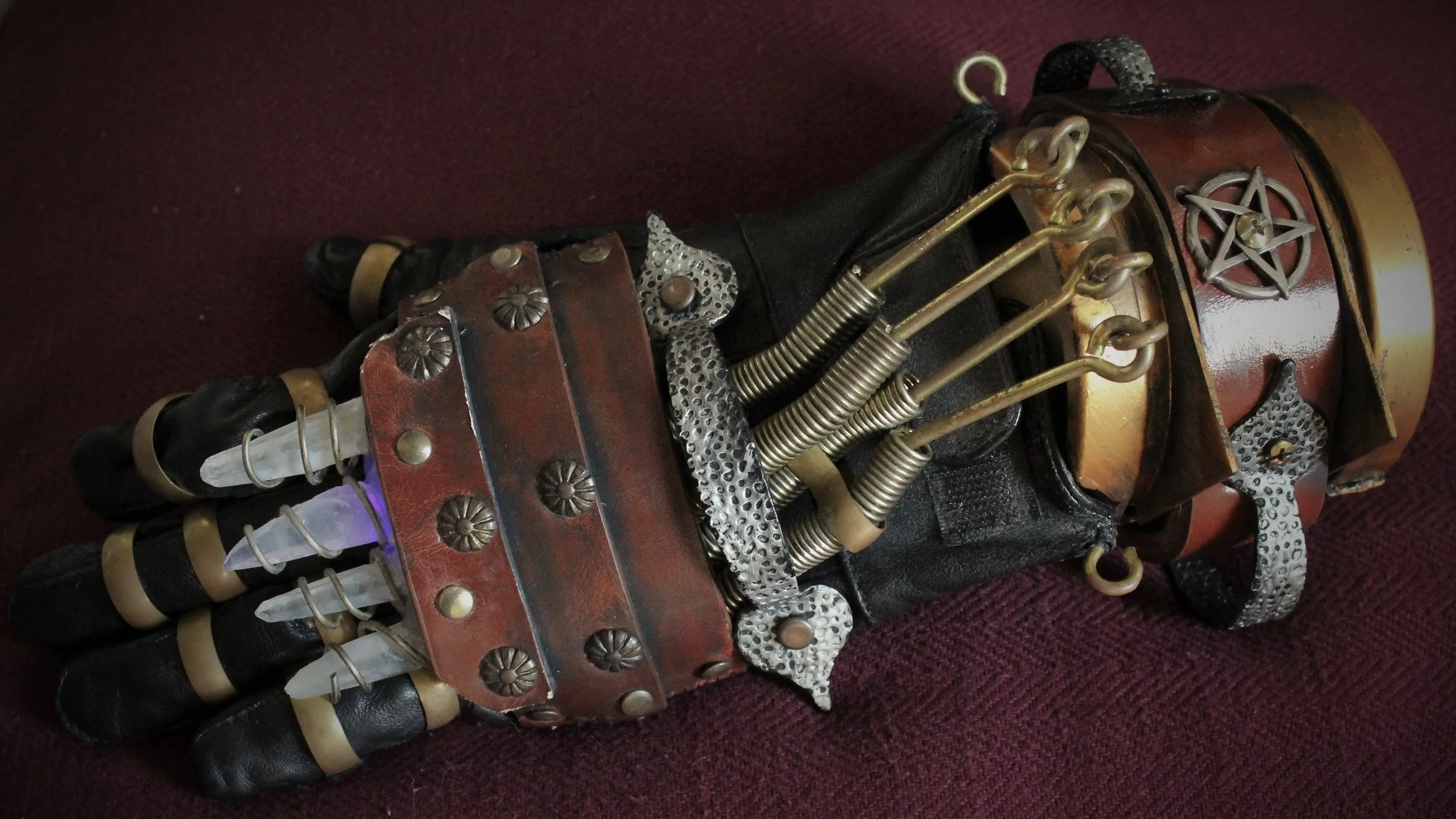  Illuminated Eldritch Gauntlet - personal project 