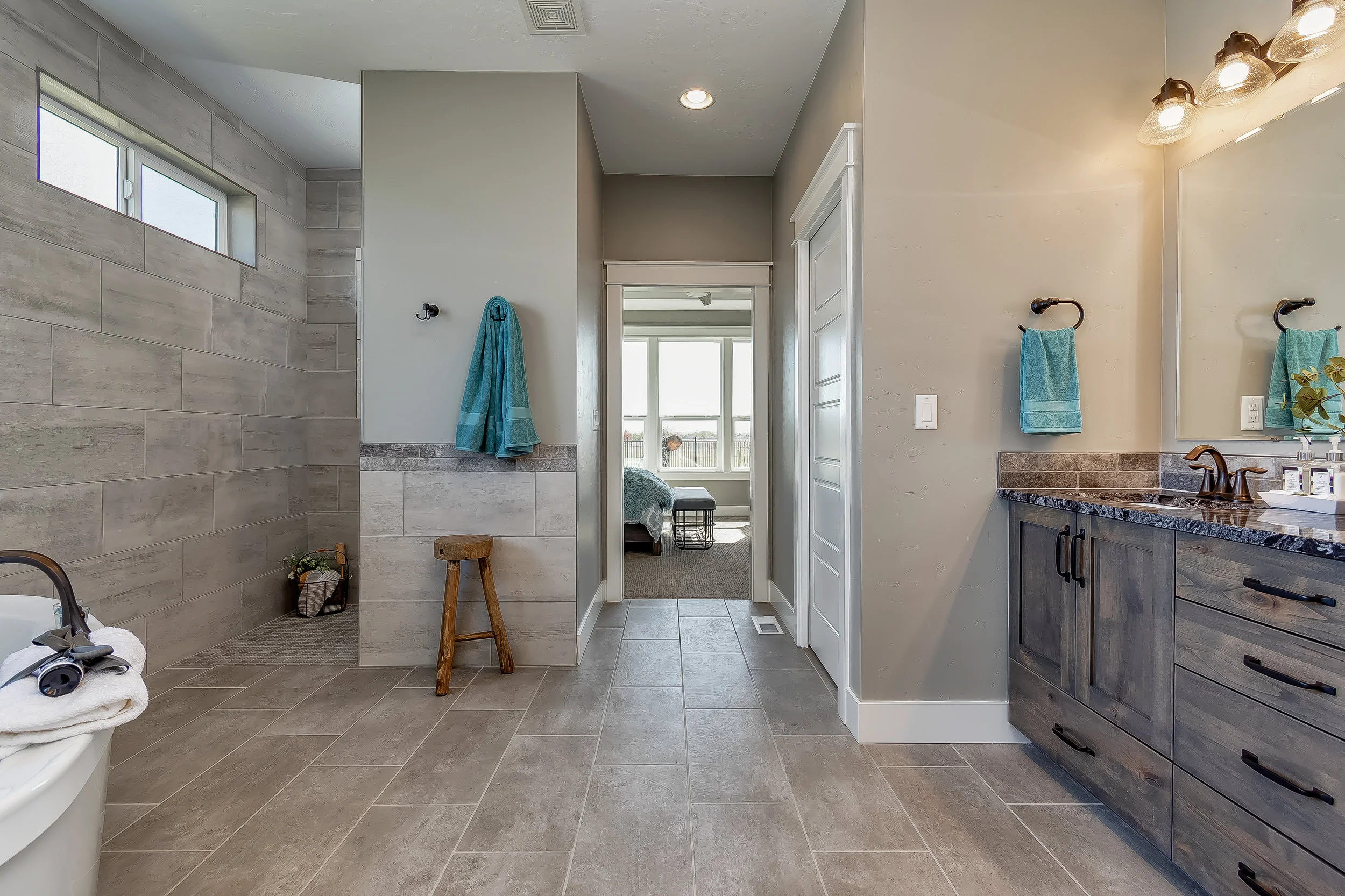 039_Master Bathroom .jpg