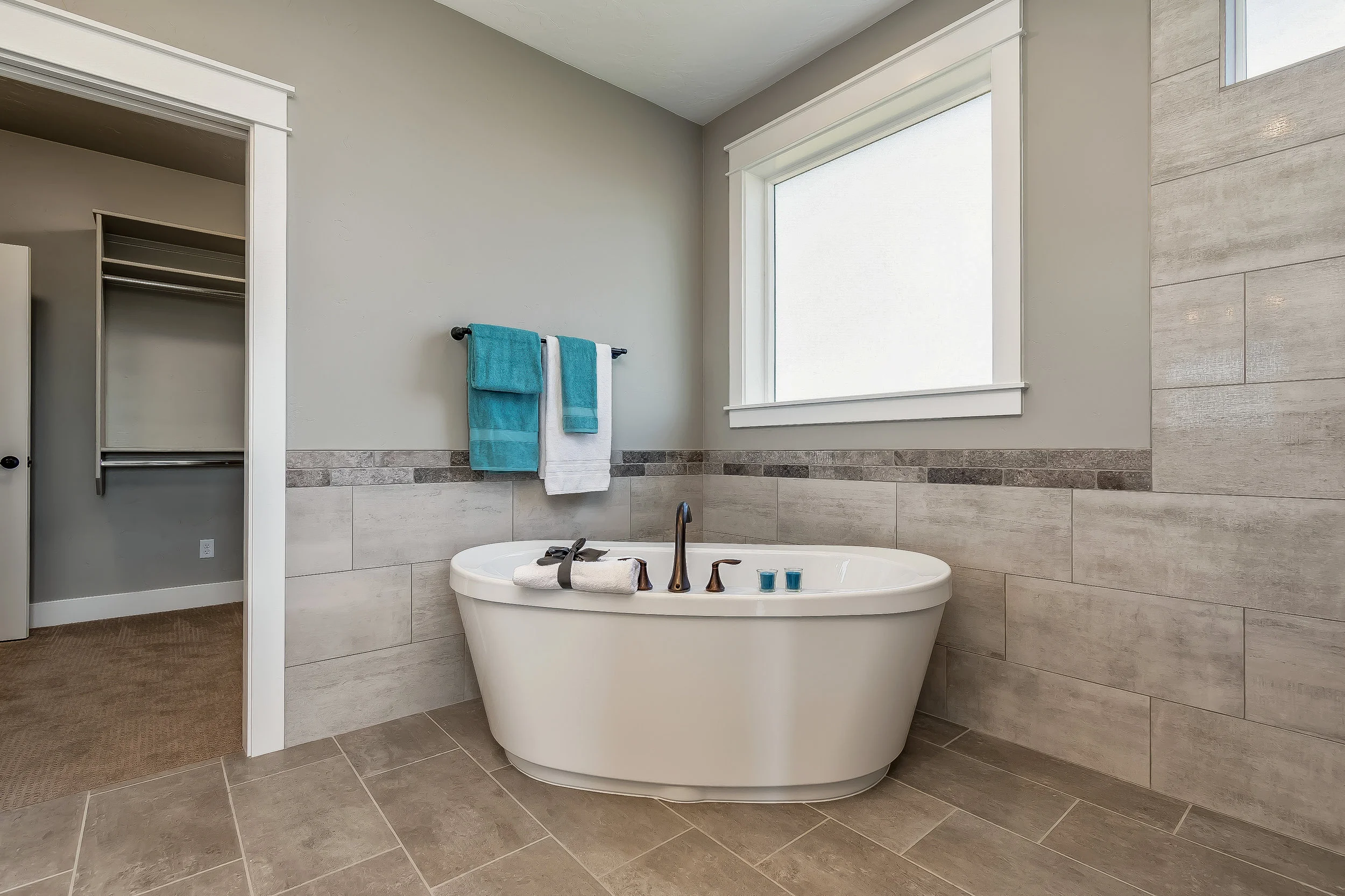 037_Master Bathroom .jpg