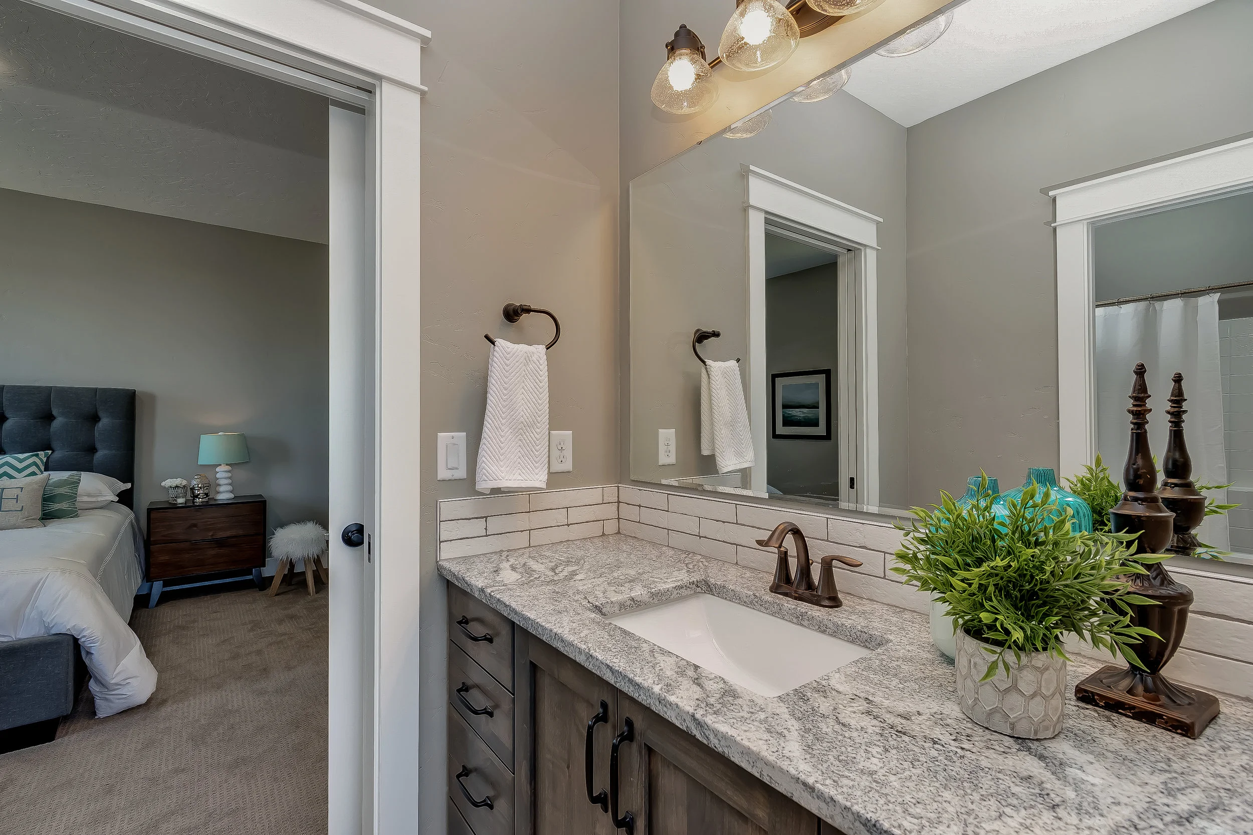 012_Bathroom .jpg