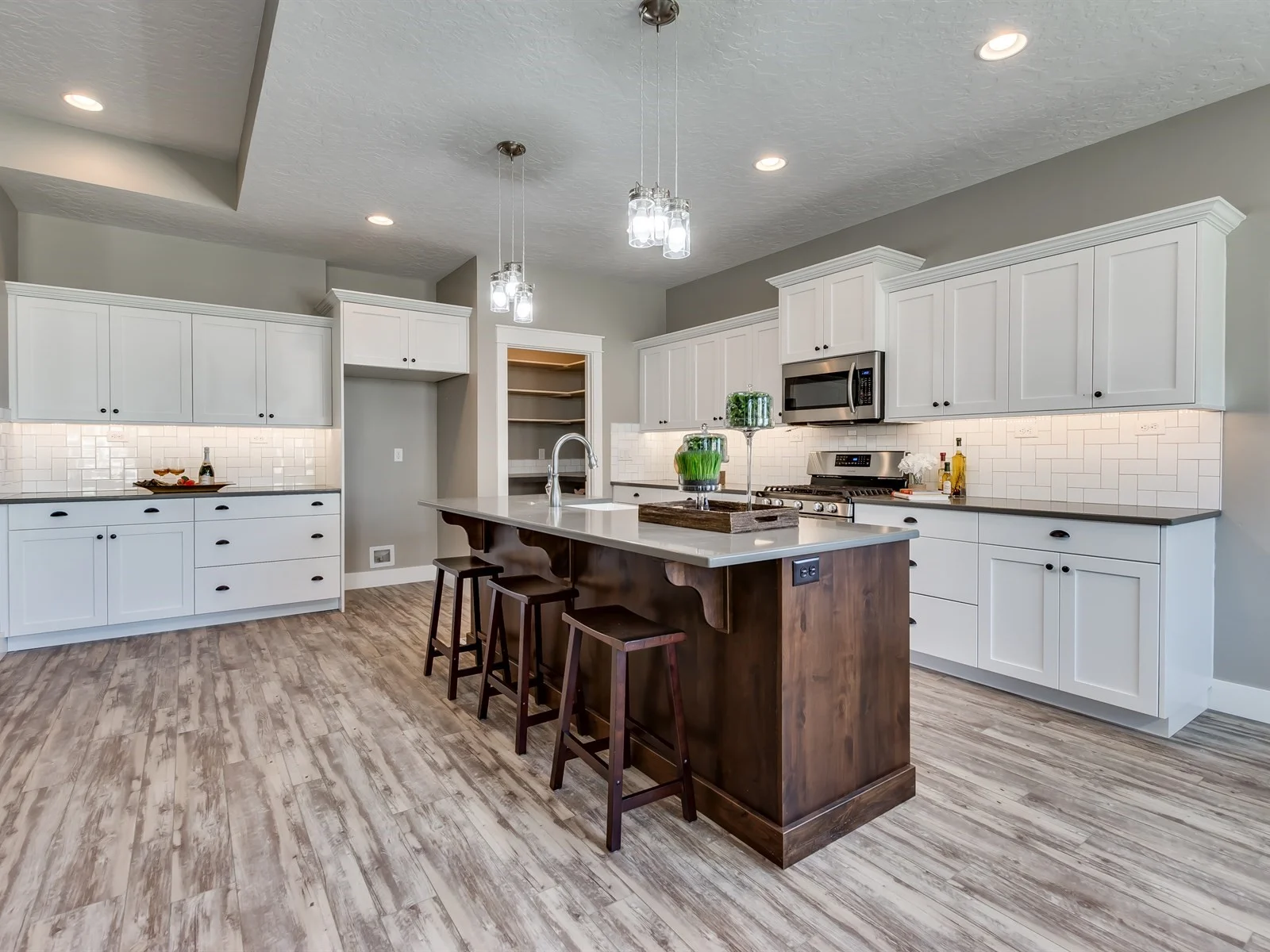 017_Kitchen .jpg