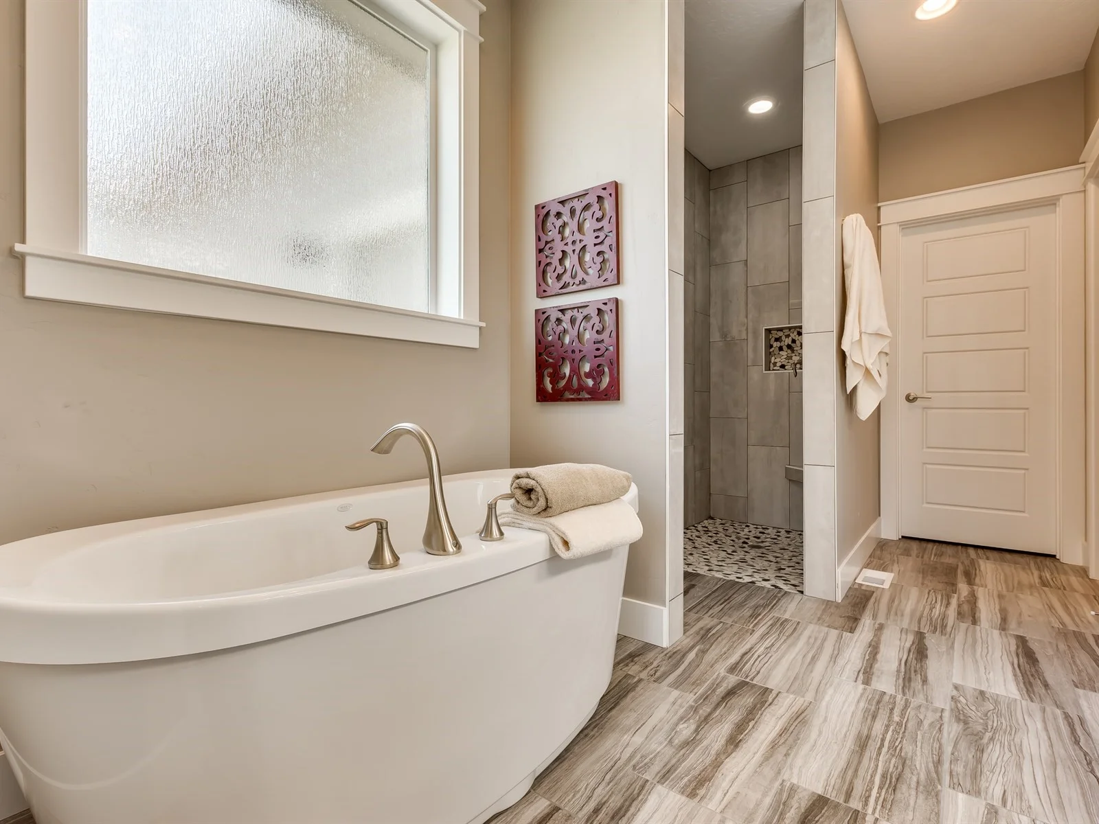 031_Master Bathroom .jpg