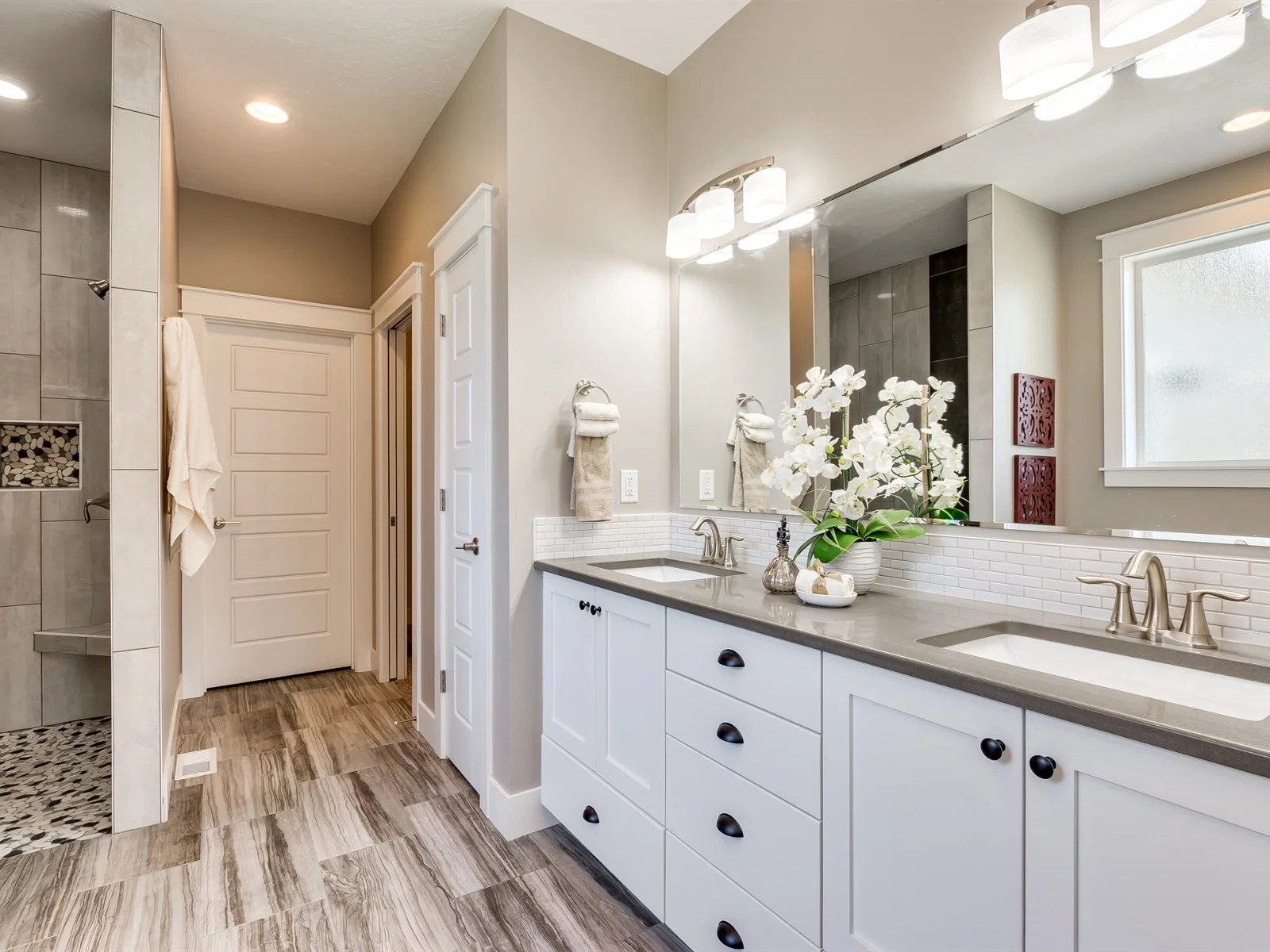 032_Master Bathroom .jpg