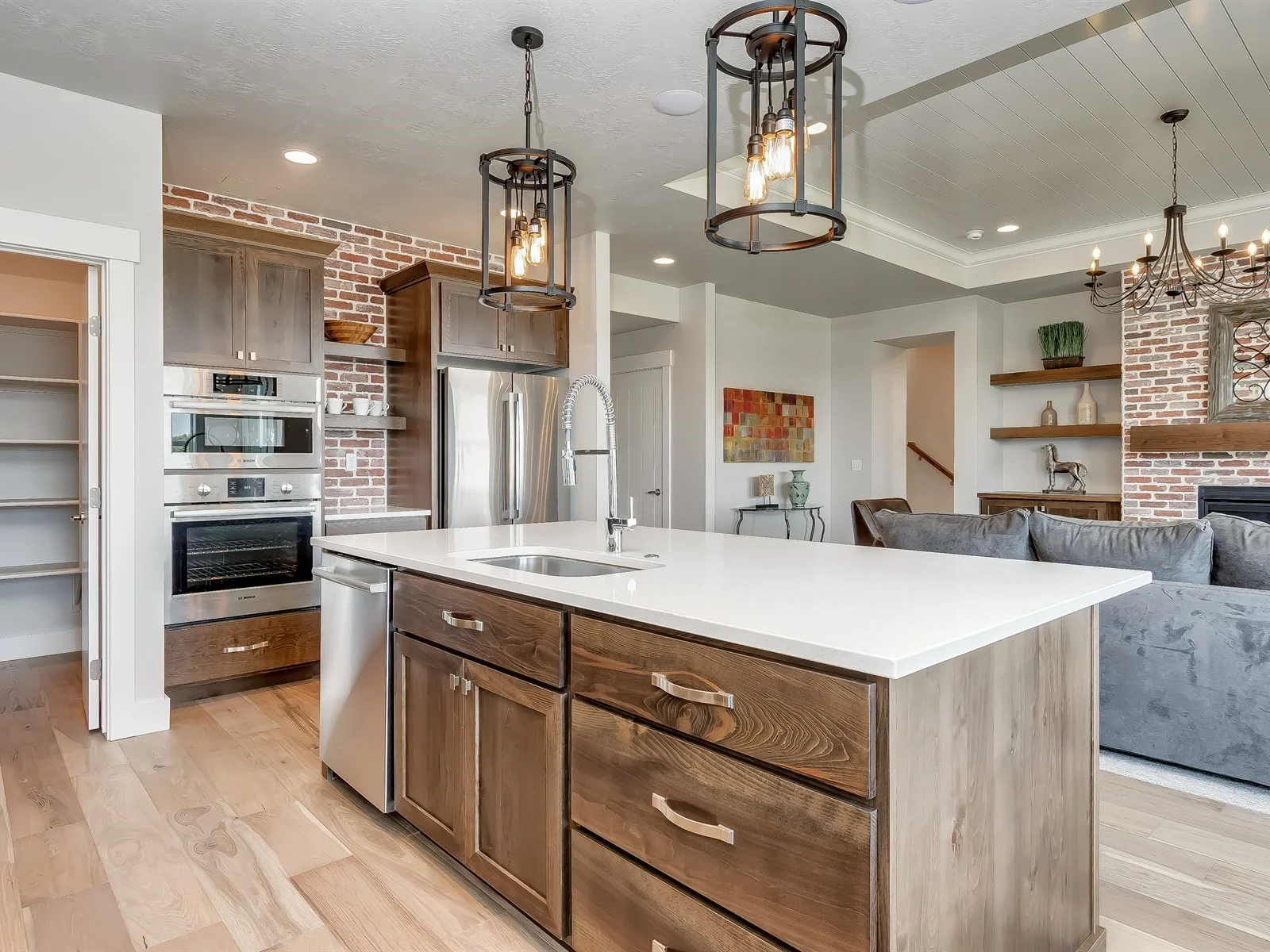 025_Kitchen .jpg