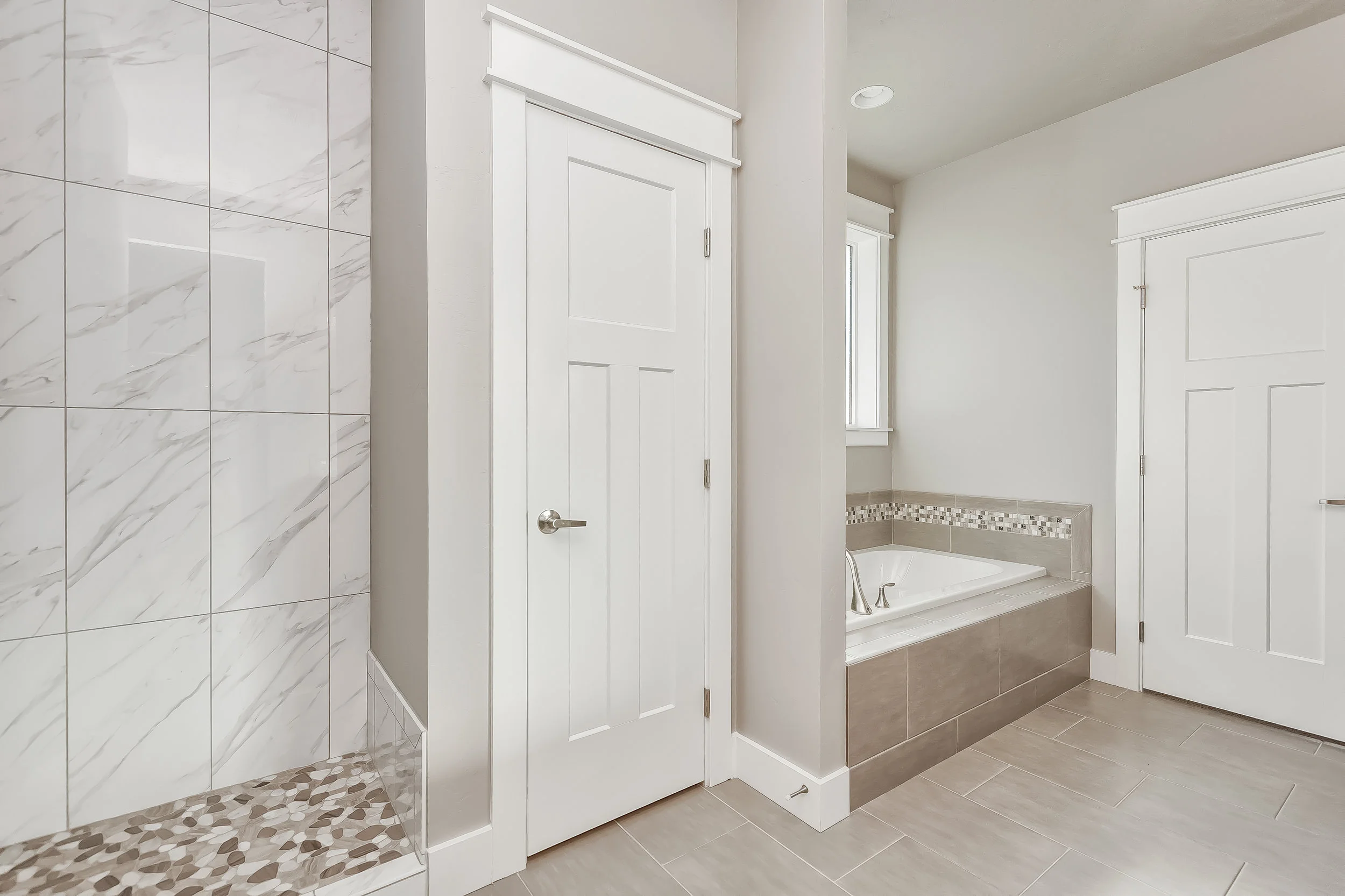 035_Master Bathroom .jpg