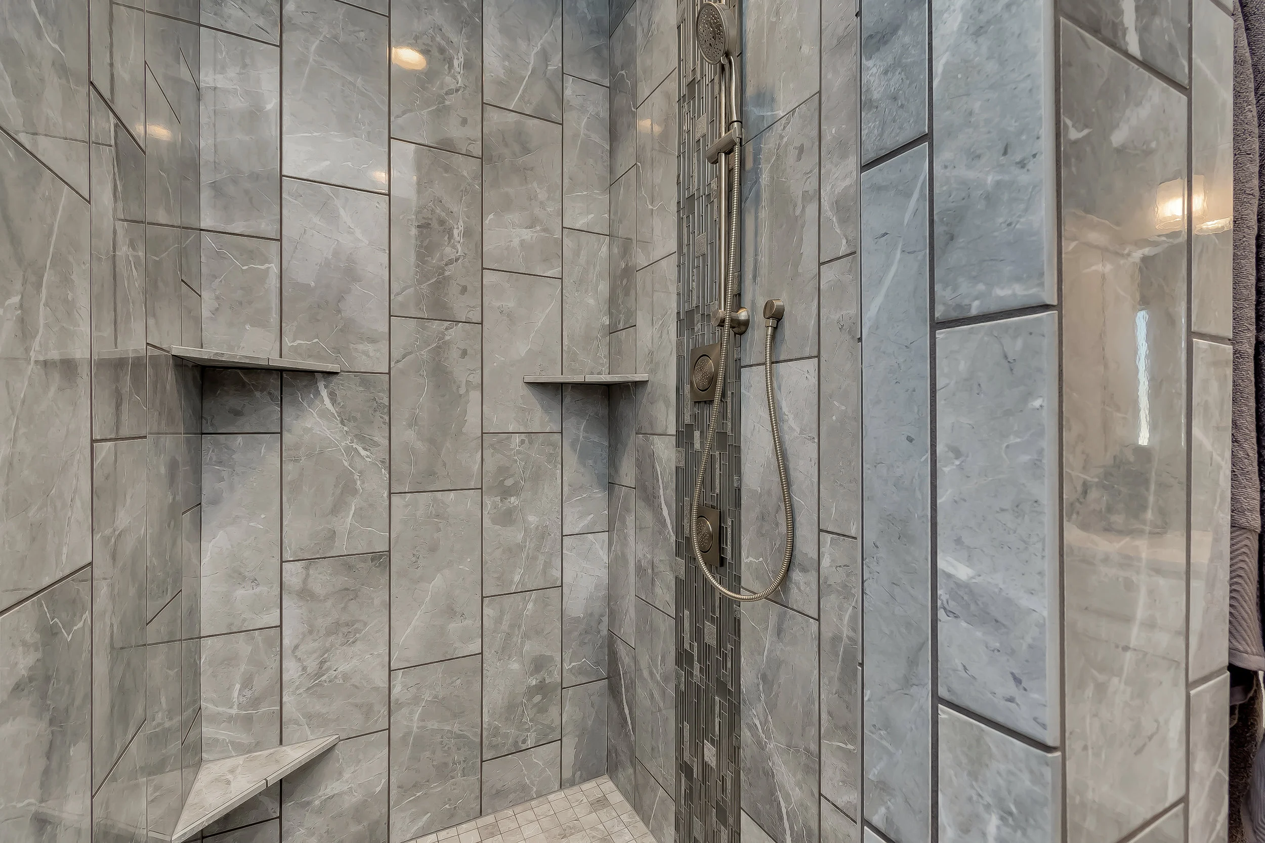 041_Master Bathroom .jpg