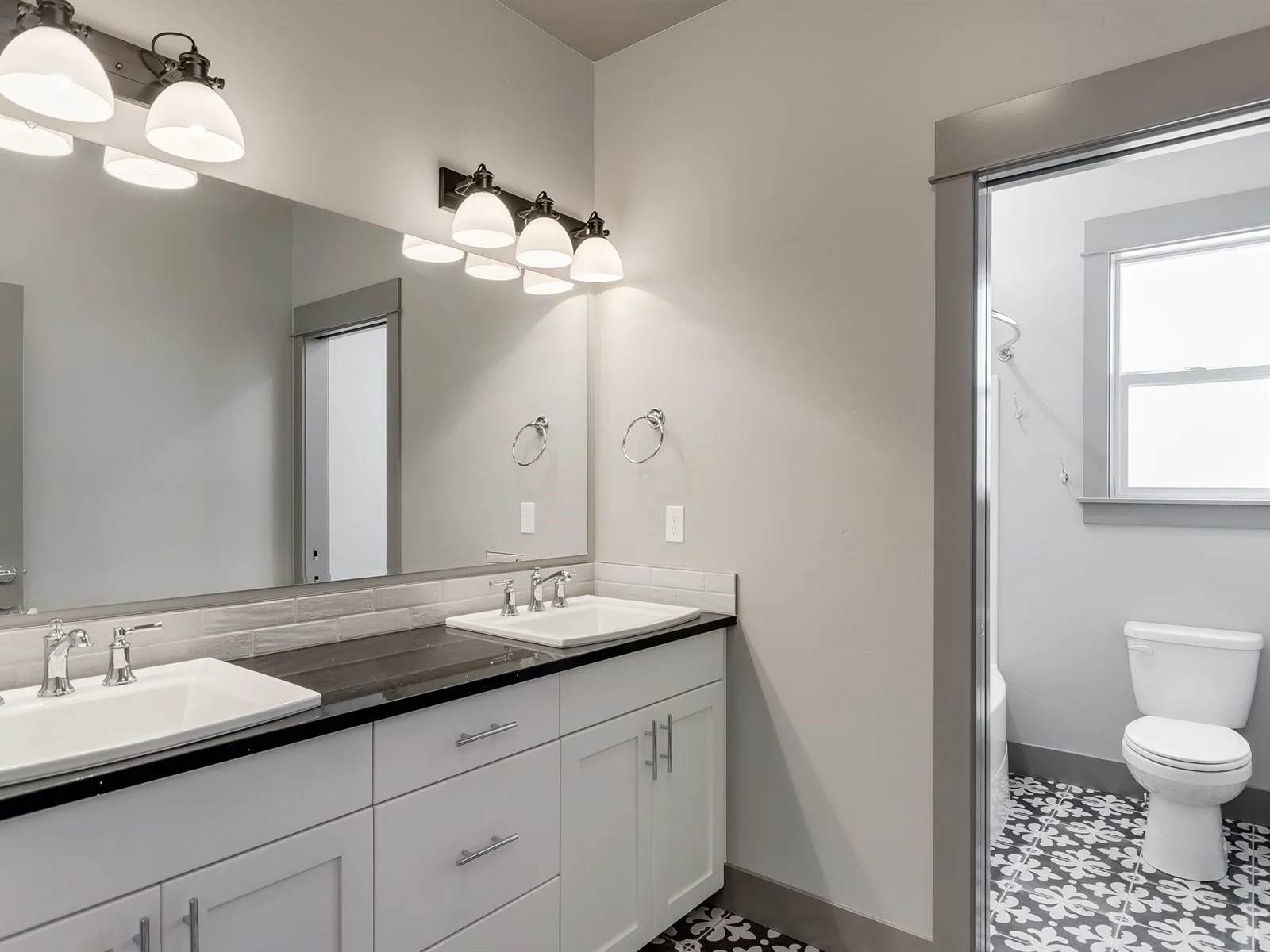 019_Bathroom .jpg