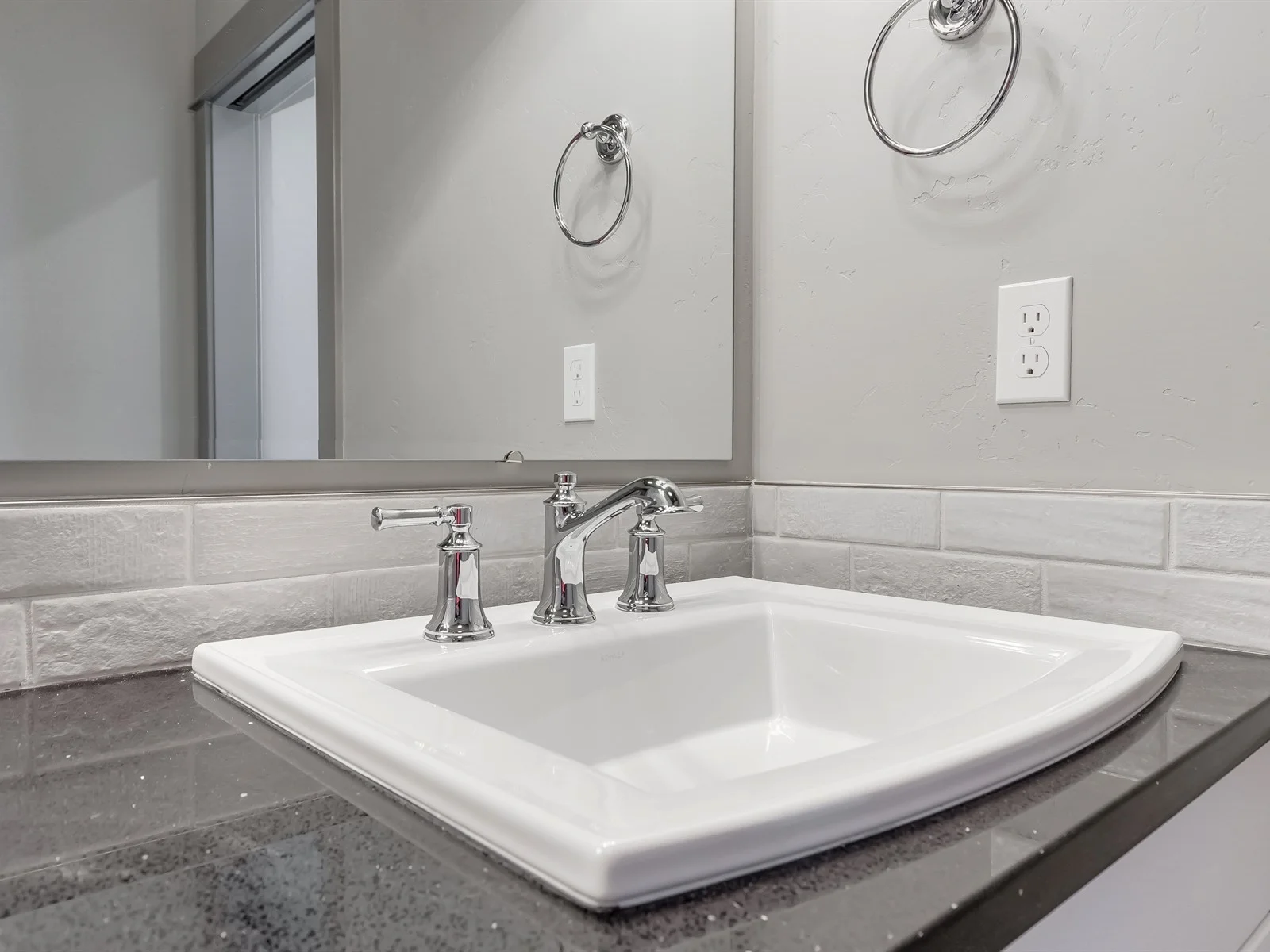 020_Bathroom .jpg