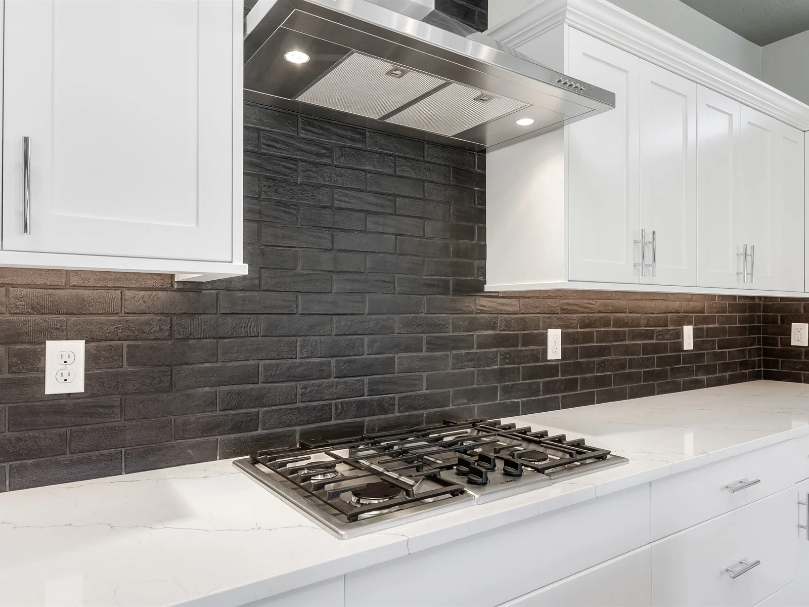 028_Kitchen .jpg