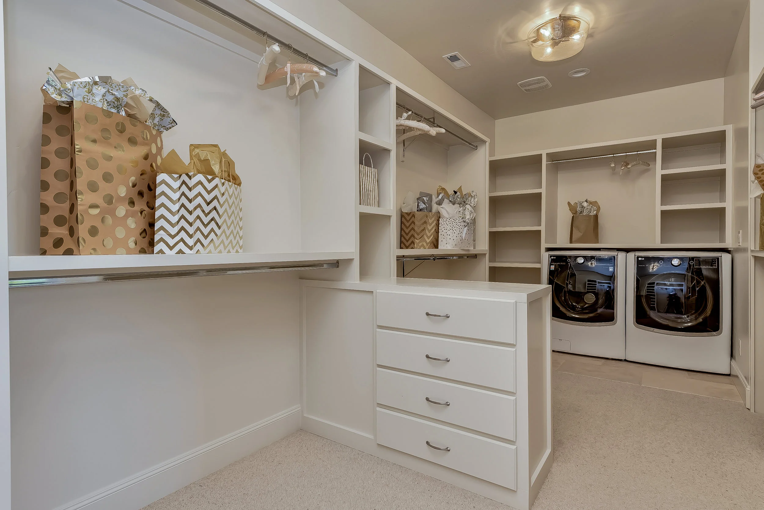 045_Master Closet.jpg