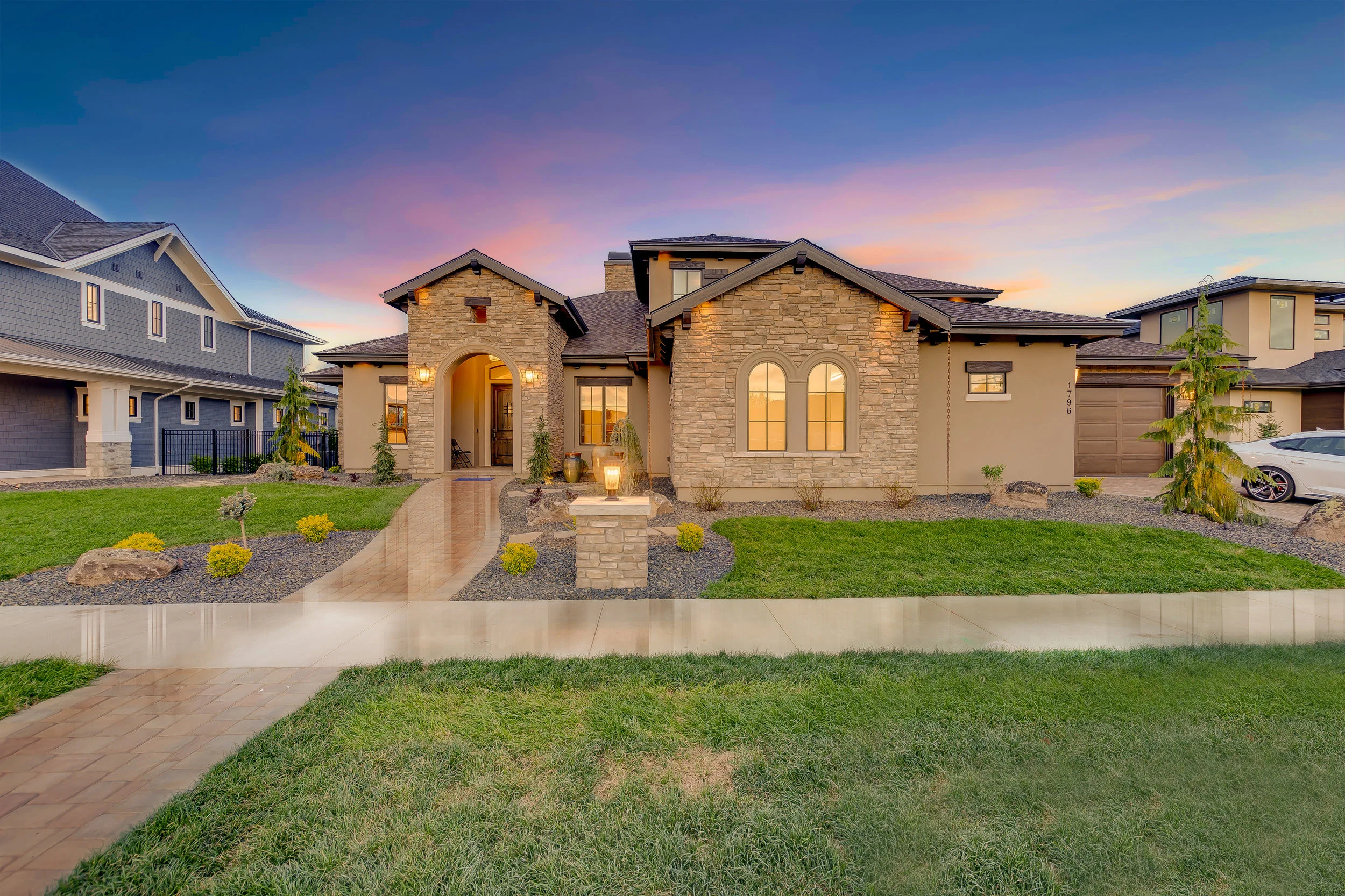 01-Front of Home.jpg