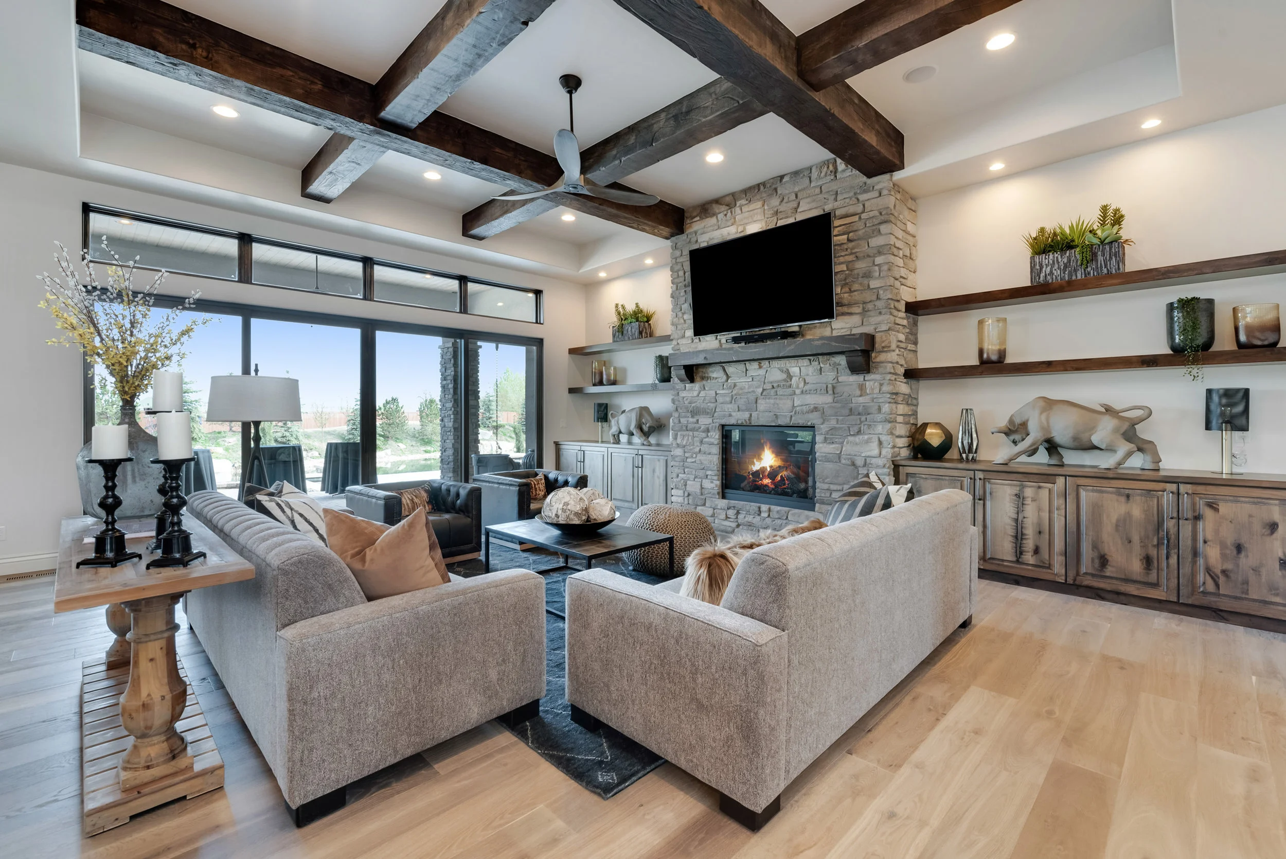 12-Living Room.jpg