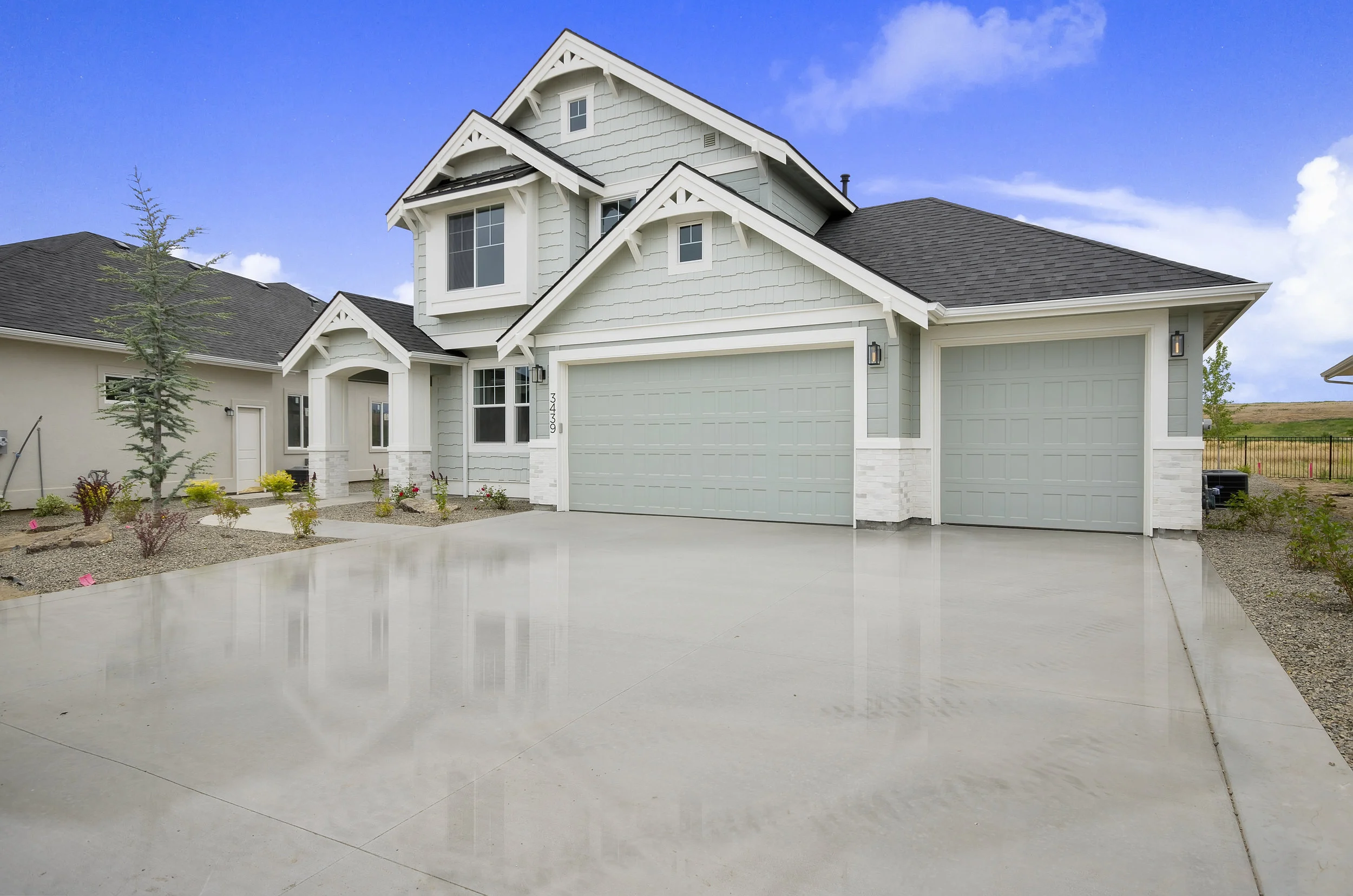 02-Front of Home.jpg