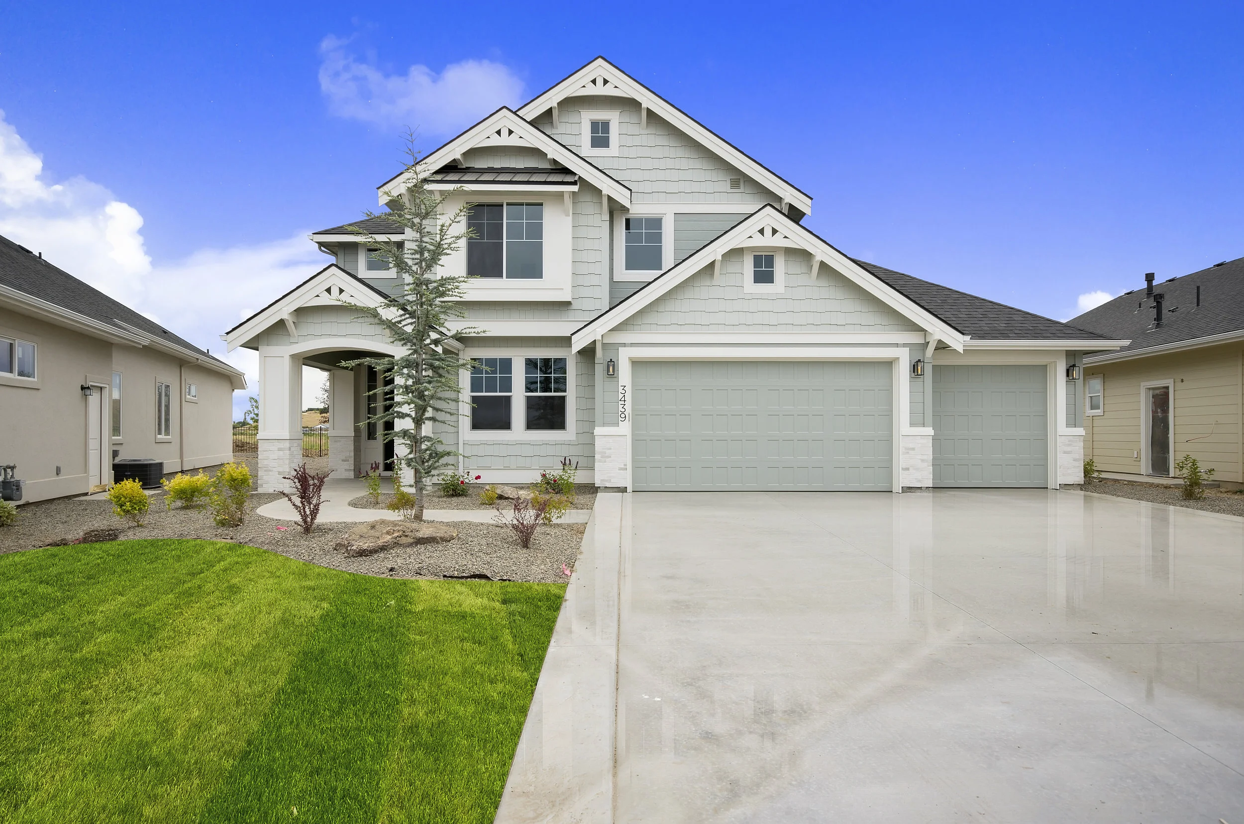 03-Front of Home.jpg